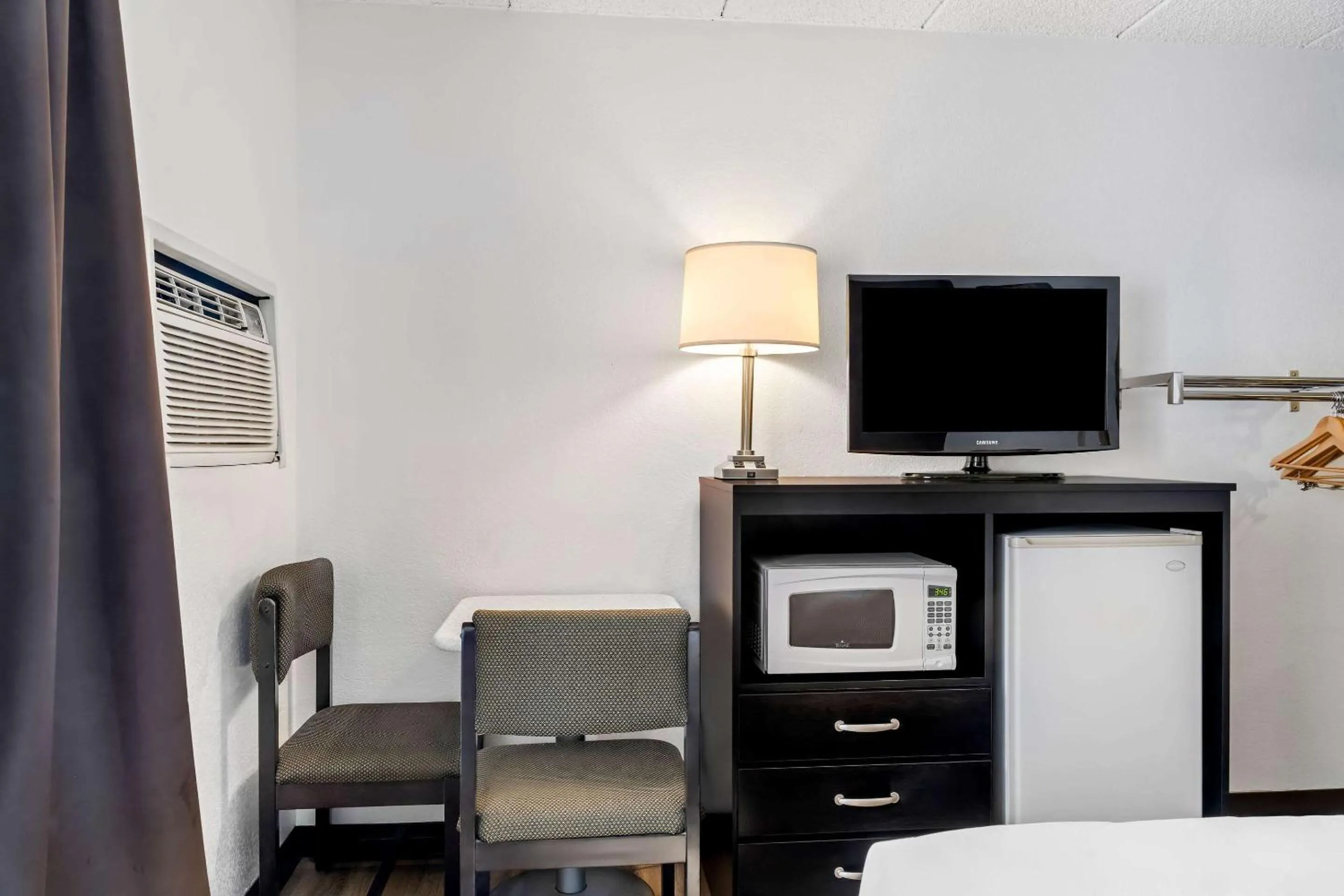 Bedroom in Econo Lodge Billings