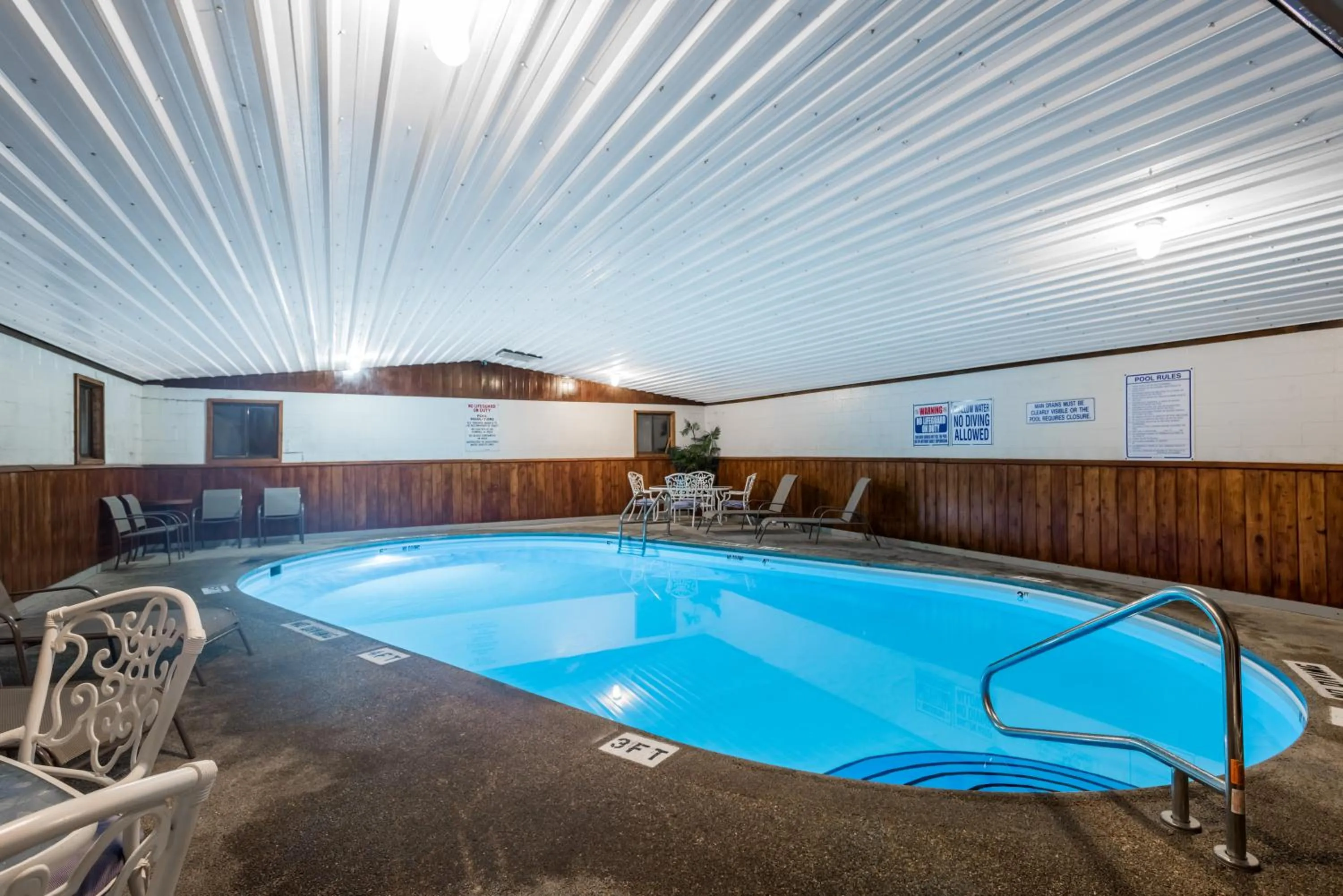 Swimming pool in Travelodge by Wyndham Livingston