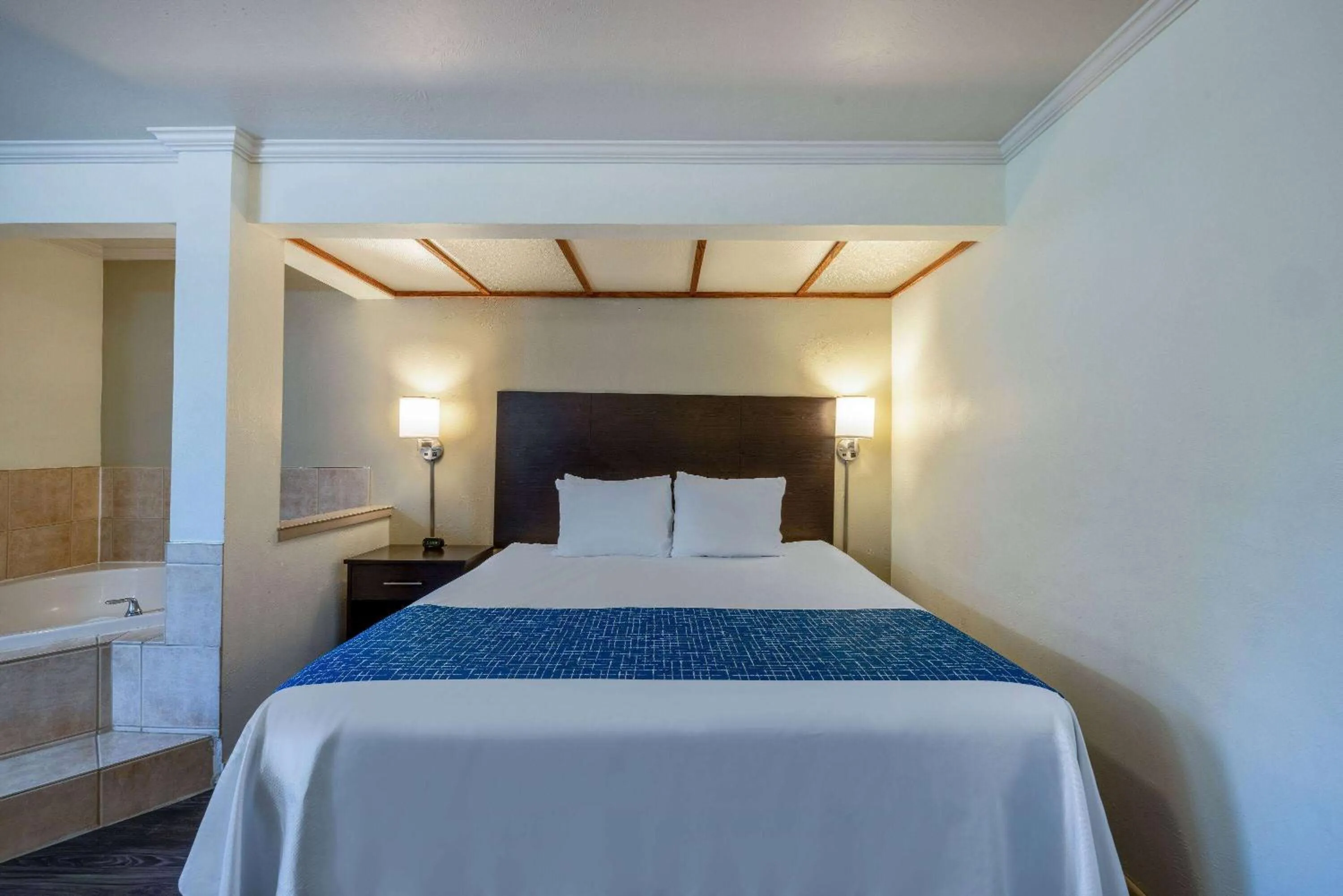 Bed in Travelodge by Wyndham Livingston