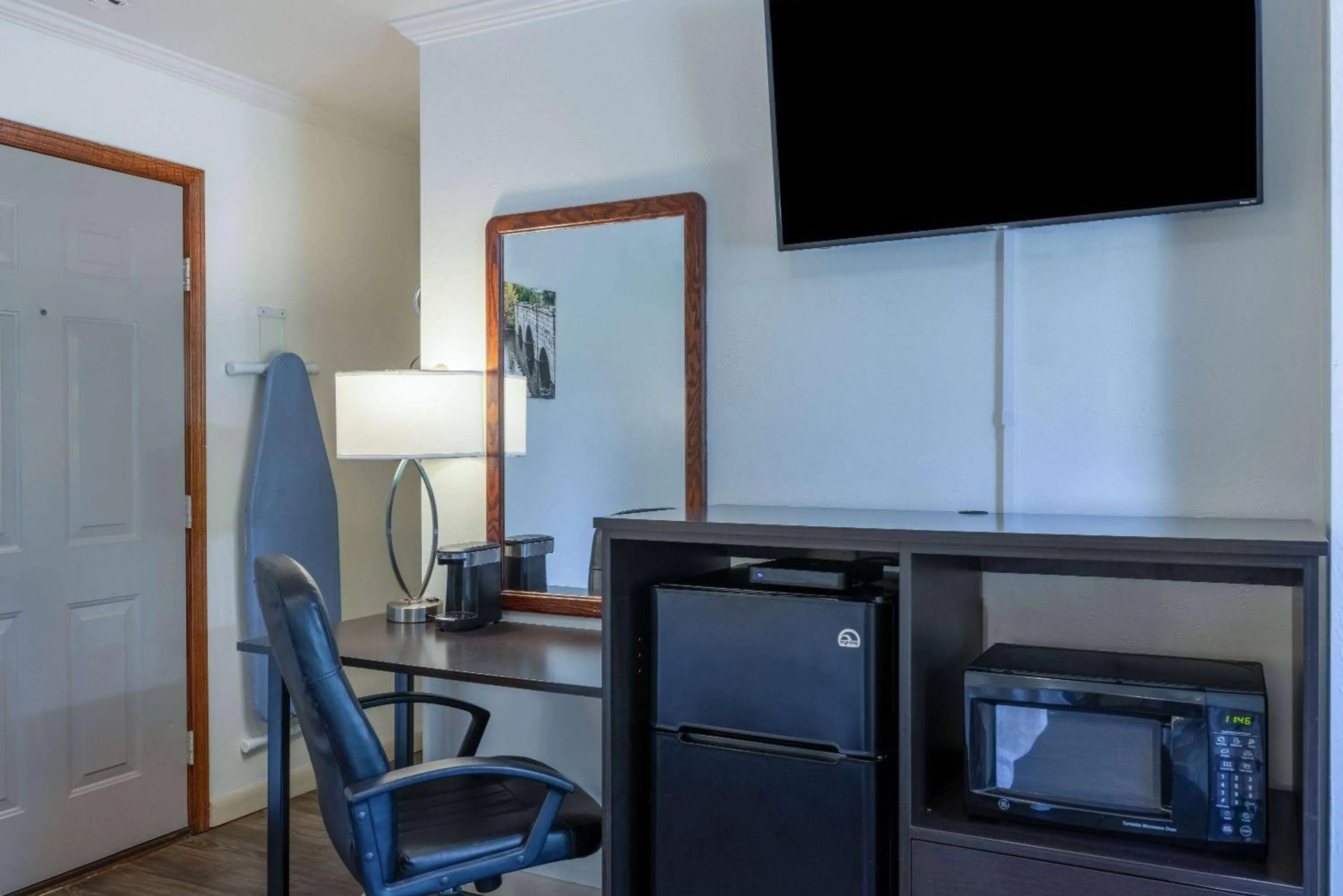 Bed in Travelodge by Wyndham Livingston