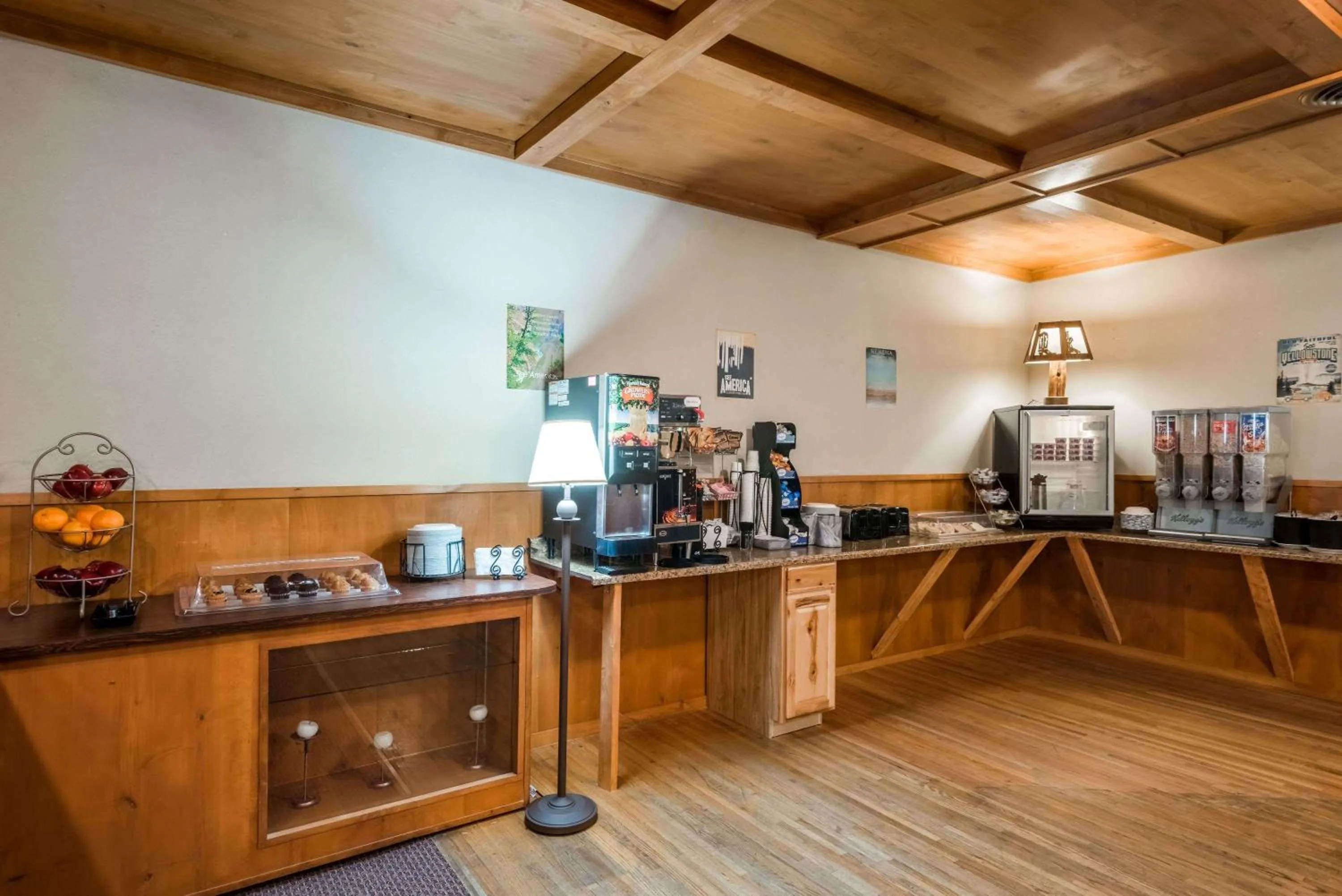 Restaurant/places to eat in Travelodge by Wyndham Livingston