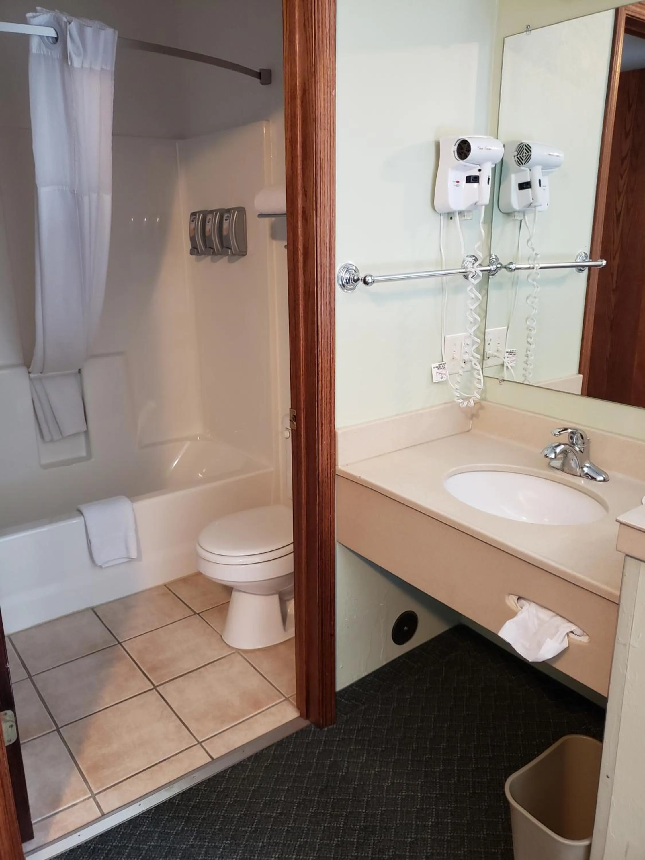 Bathroom in Travelodge by Wyndham Livingston