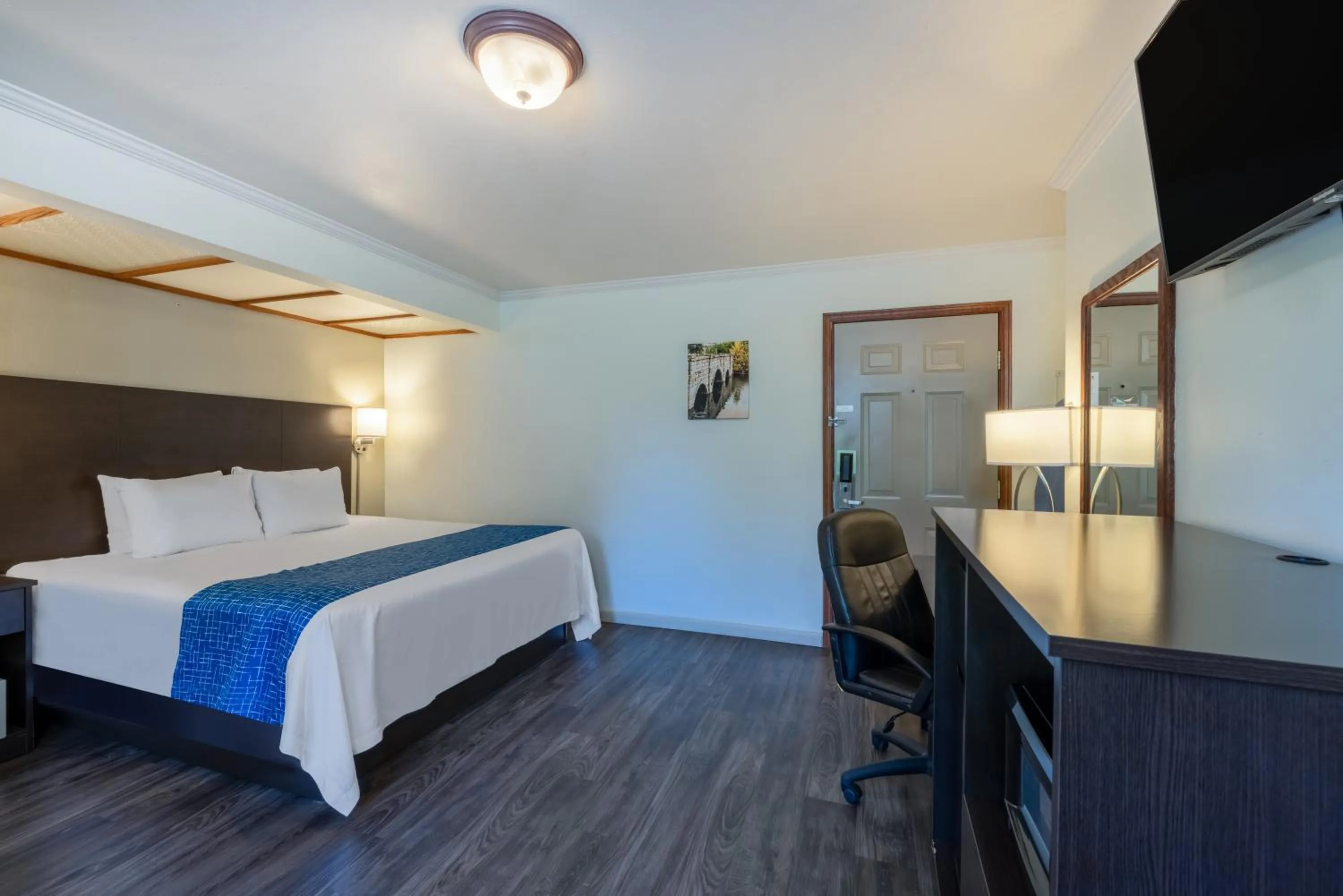 Bedroom, Bed in Travelodge by Wyndham Livingston