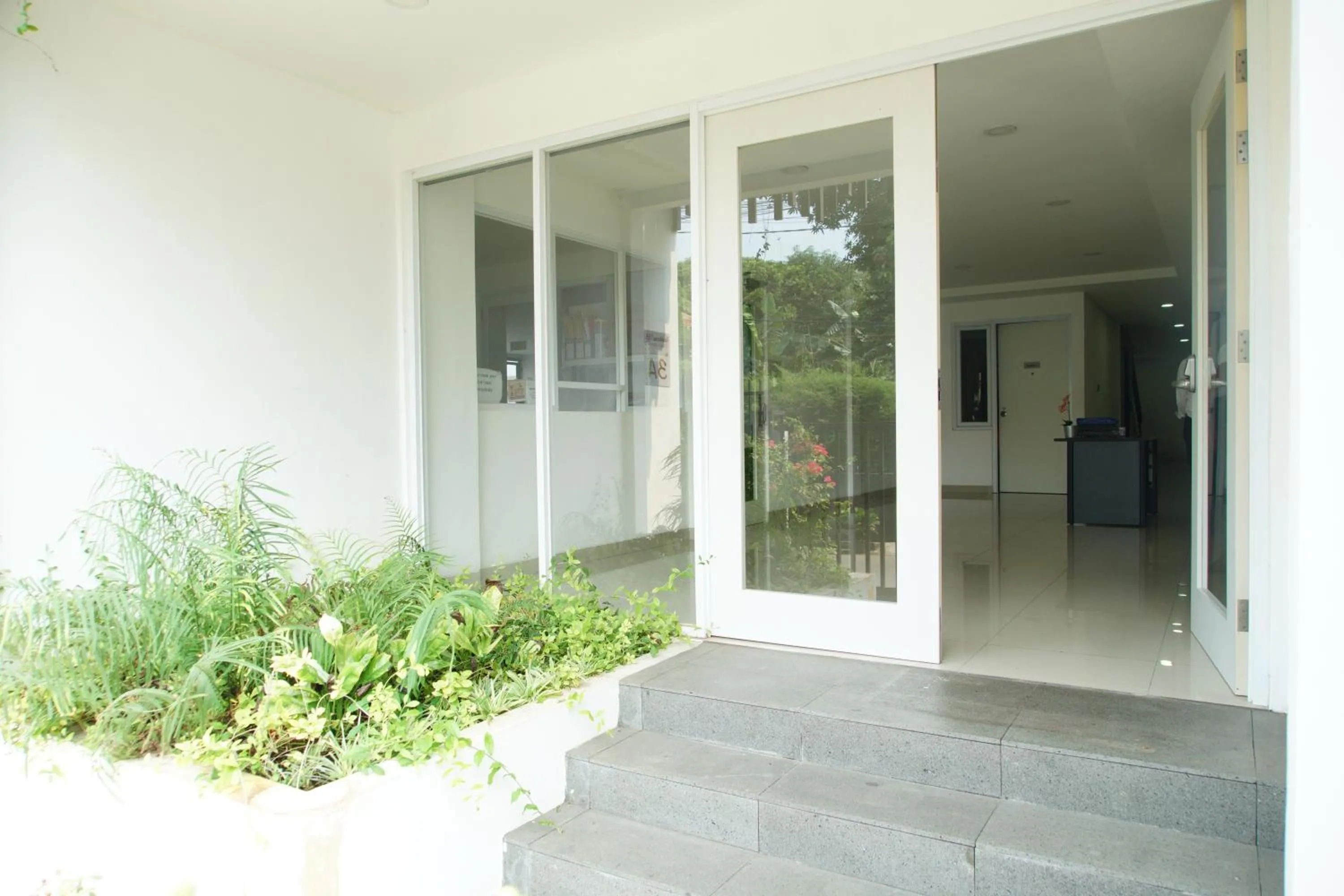 Facade/entrance in Residence T63