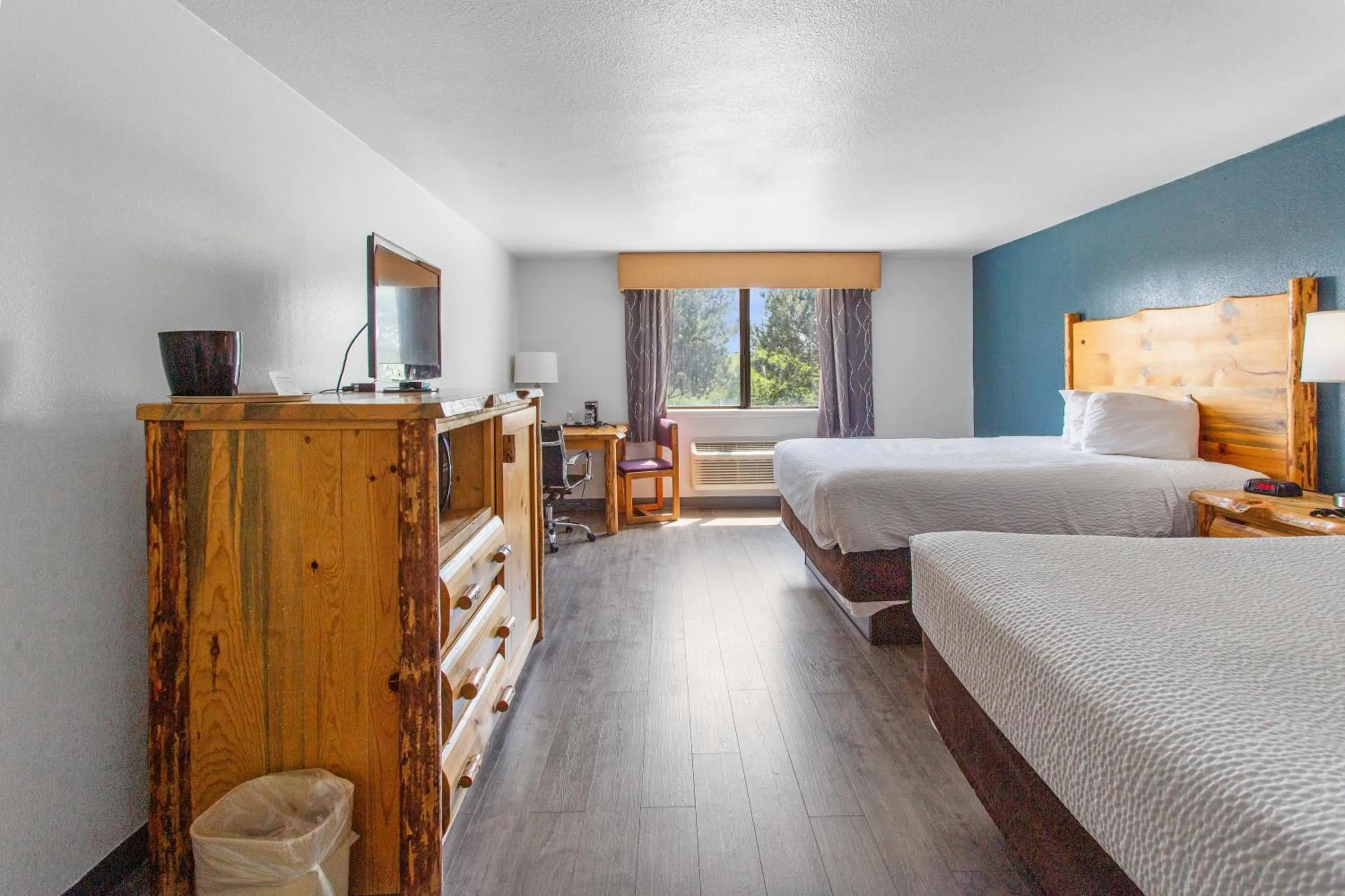 Bed in Studio 6 Suites Butte MT I-90 I-15