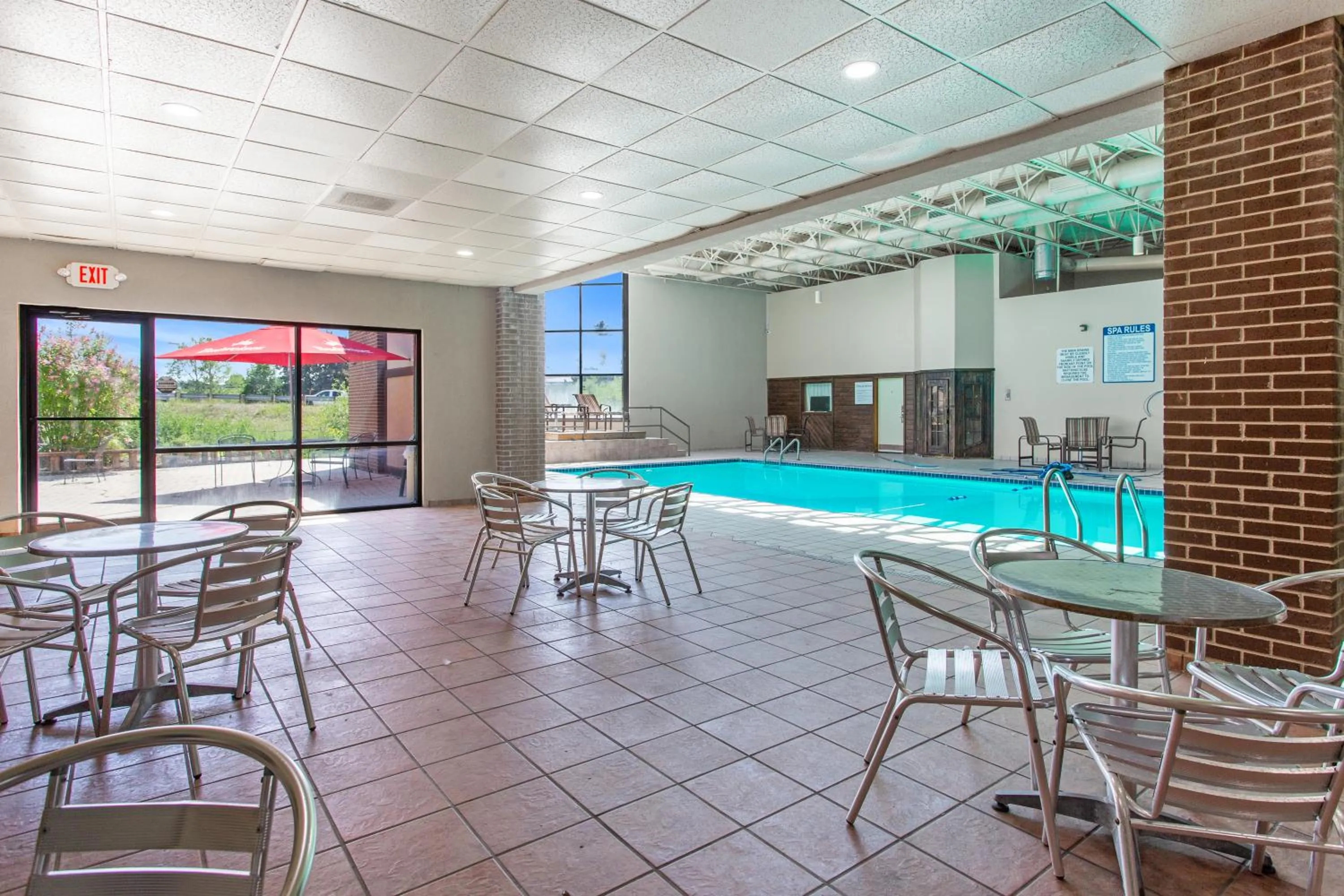Living room in Studio 6 Suites Butte MT I-90 I-15