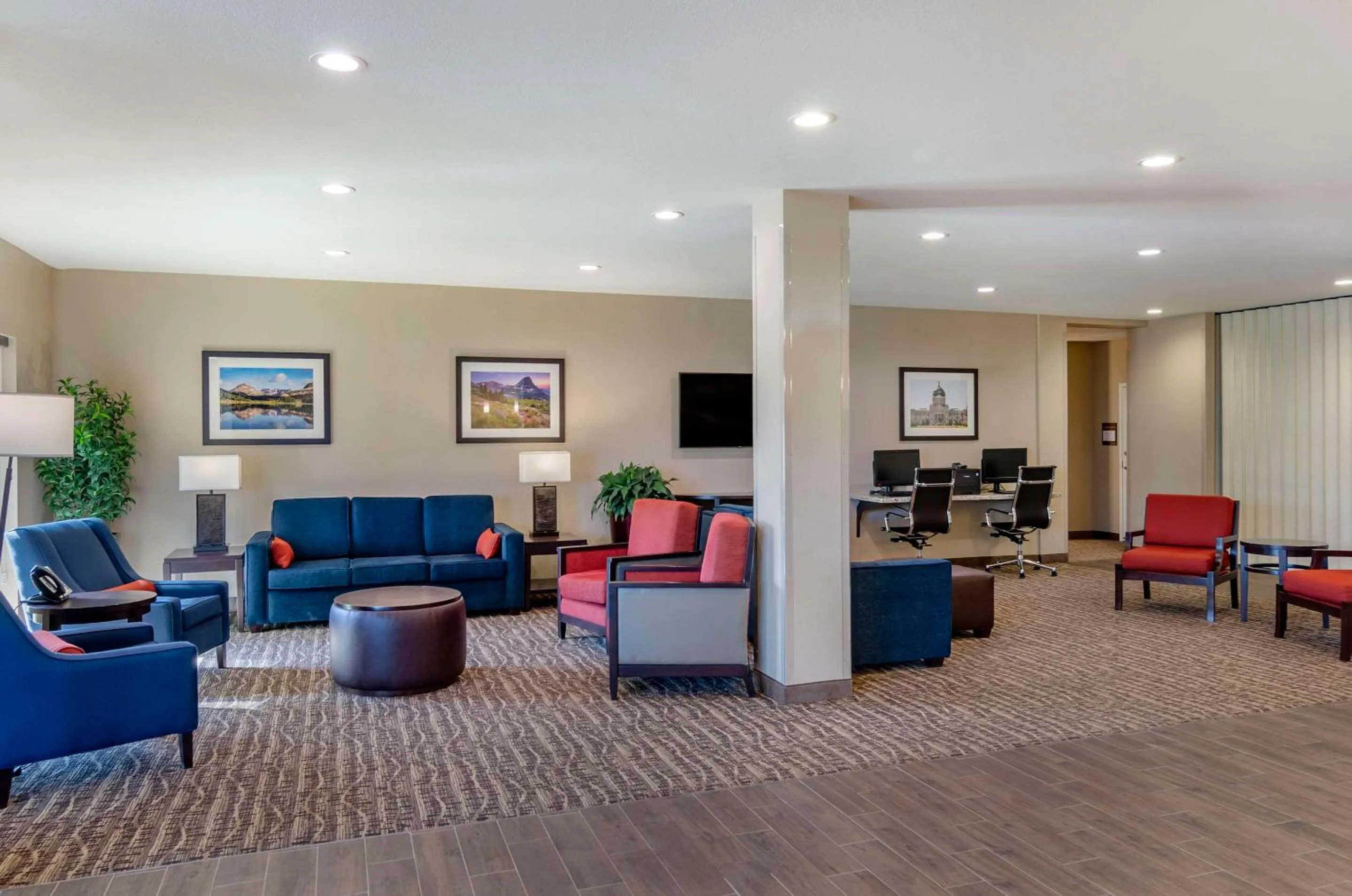 Lobby or reception in Comfort Suites Helena Airport