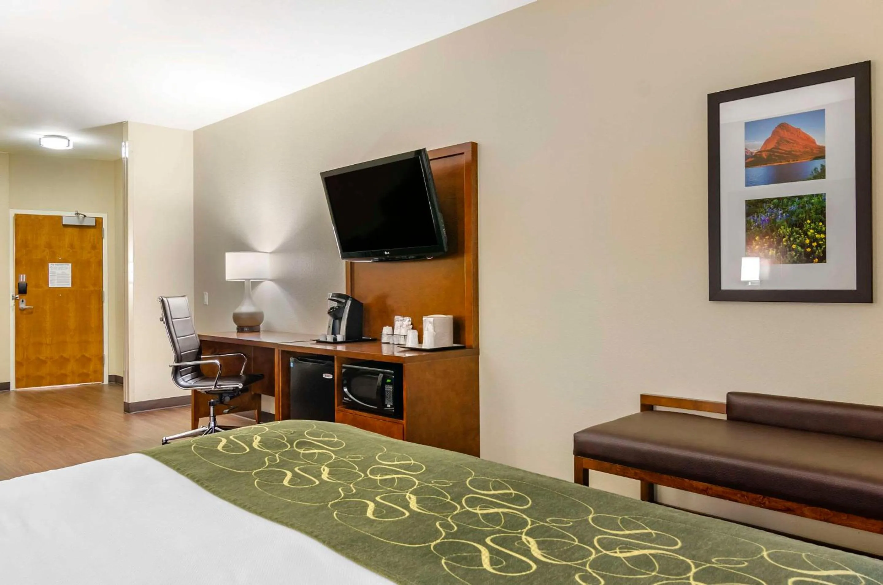 Bedroom, Bed in Comfort Suites Helena Airport
