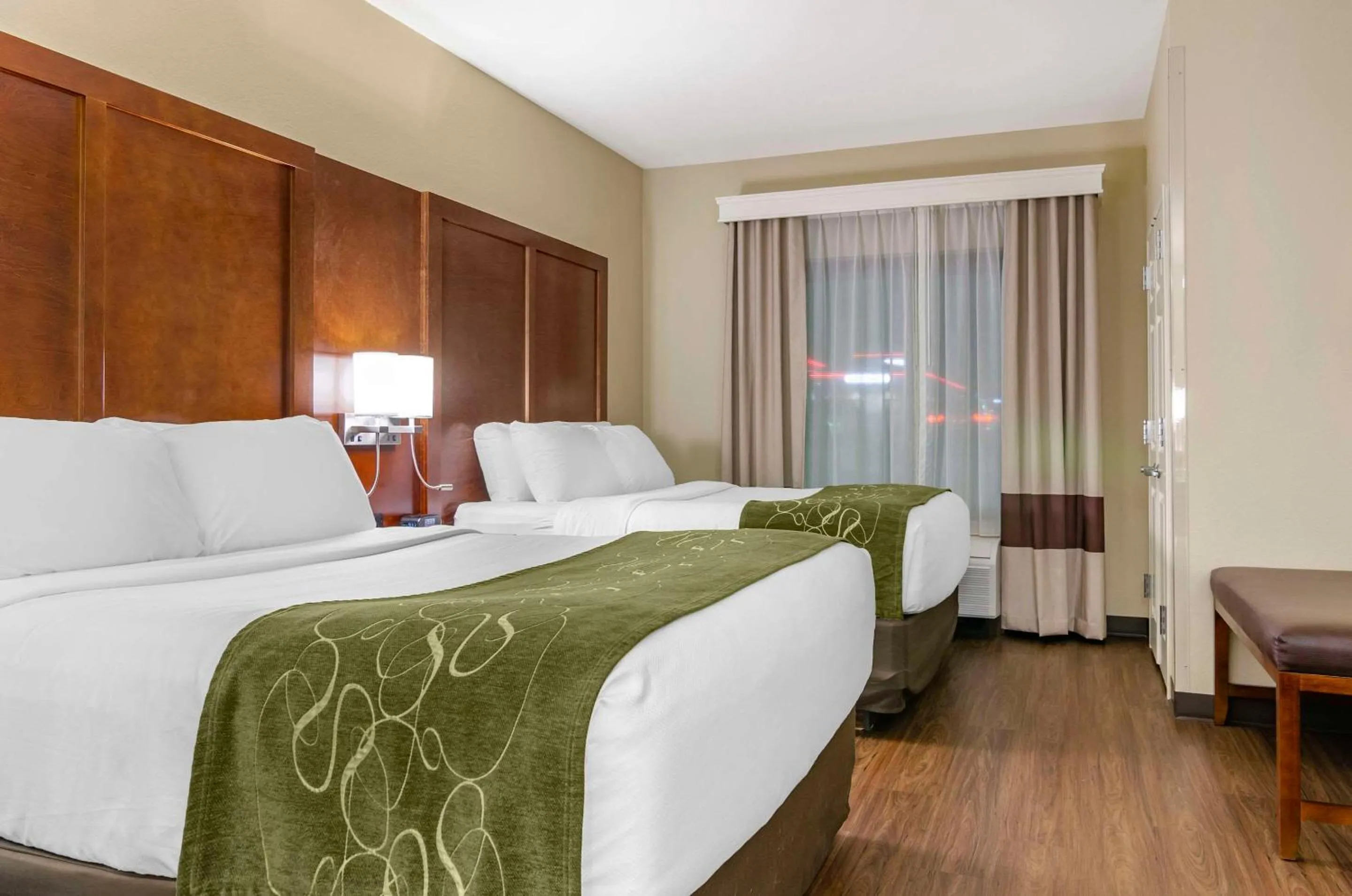 Bedroom, Bed in Comfort Suites Helena Airport