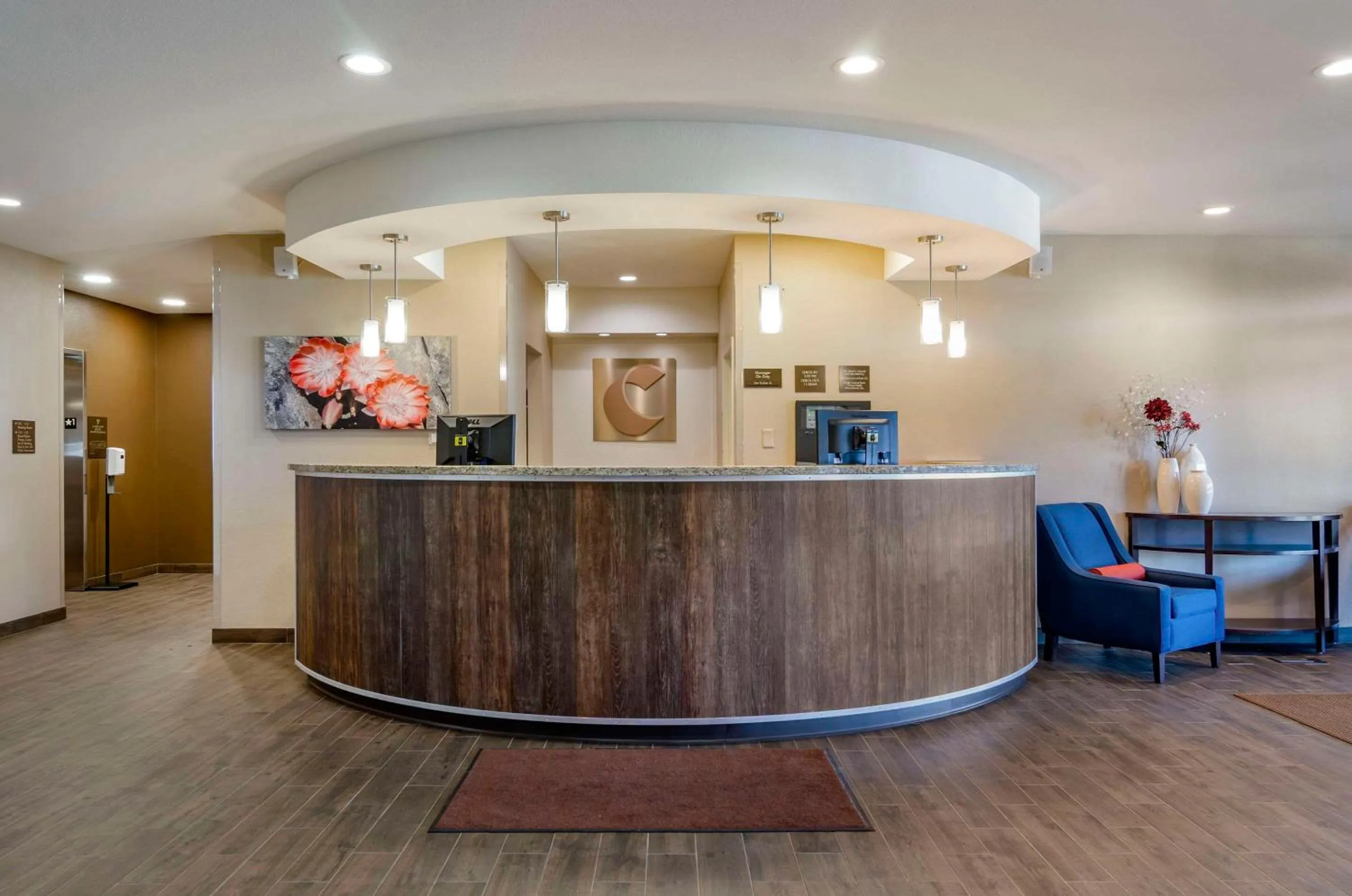 Lobby or reception in Comfort Suites Helena Airport