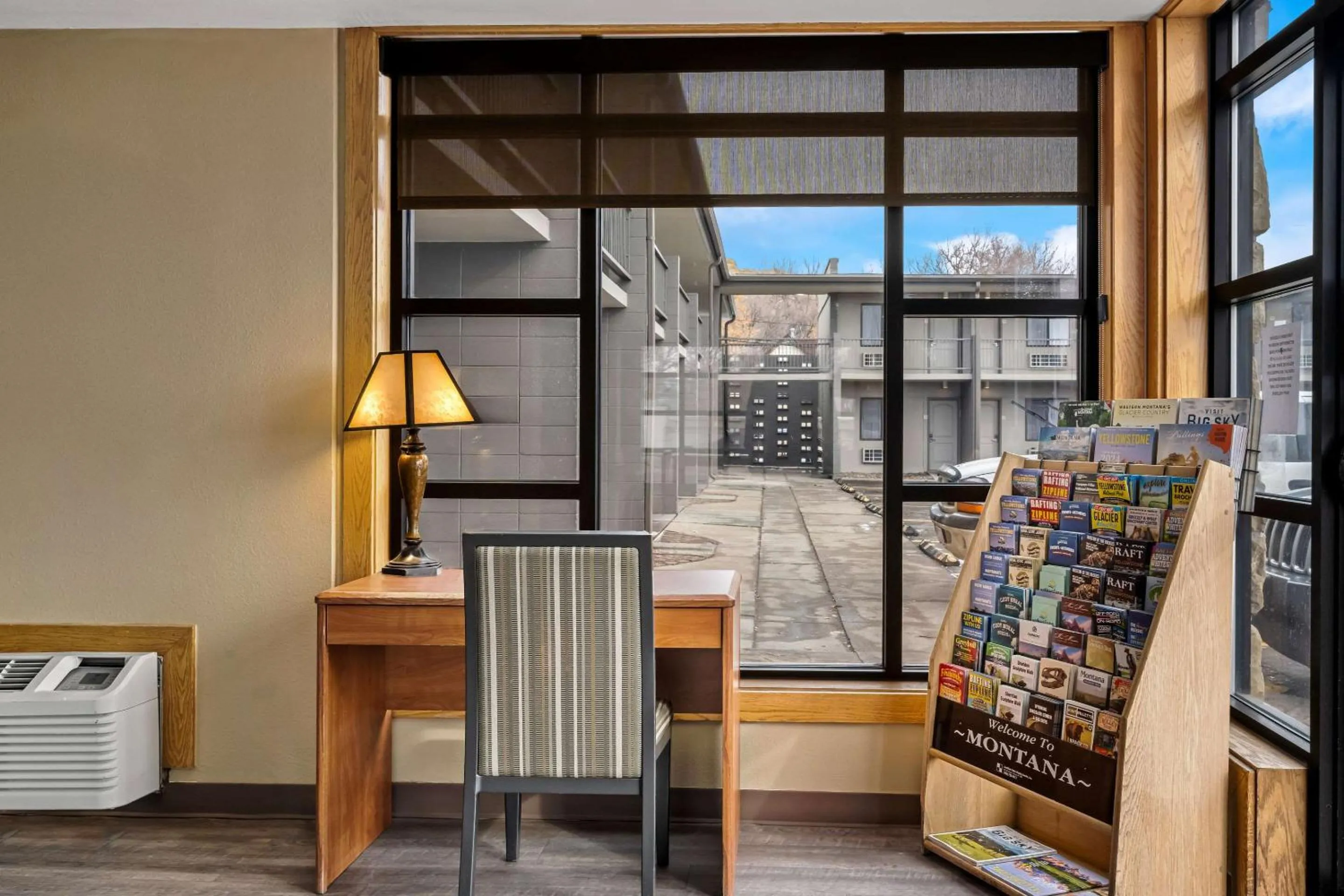 Lobby or reception, Bed in FairBridge Inn Express Billings Airport