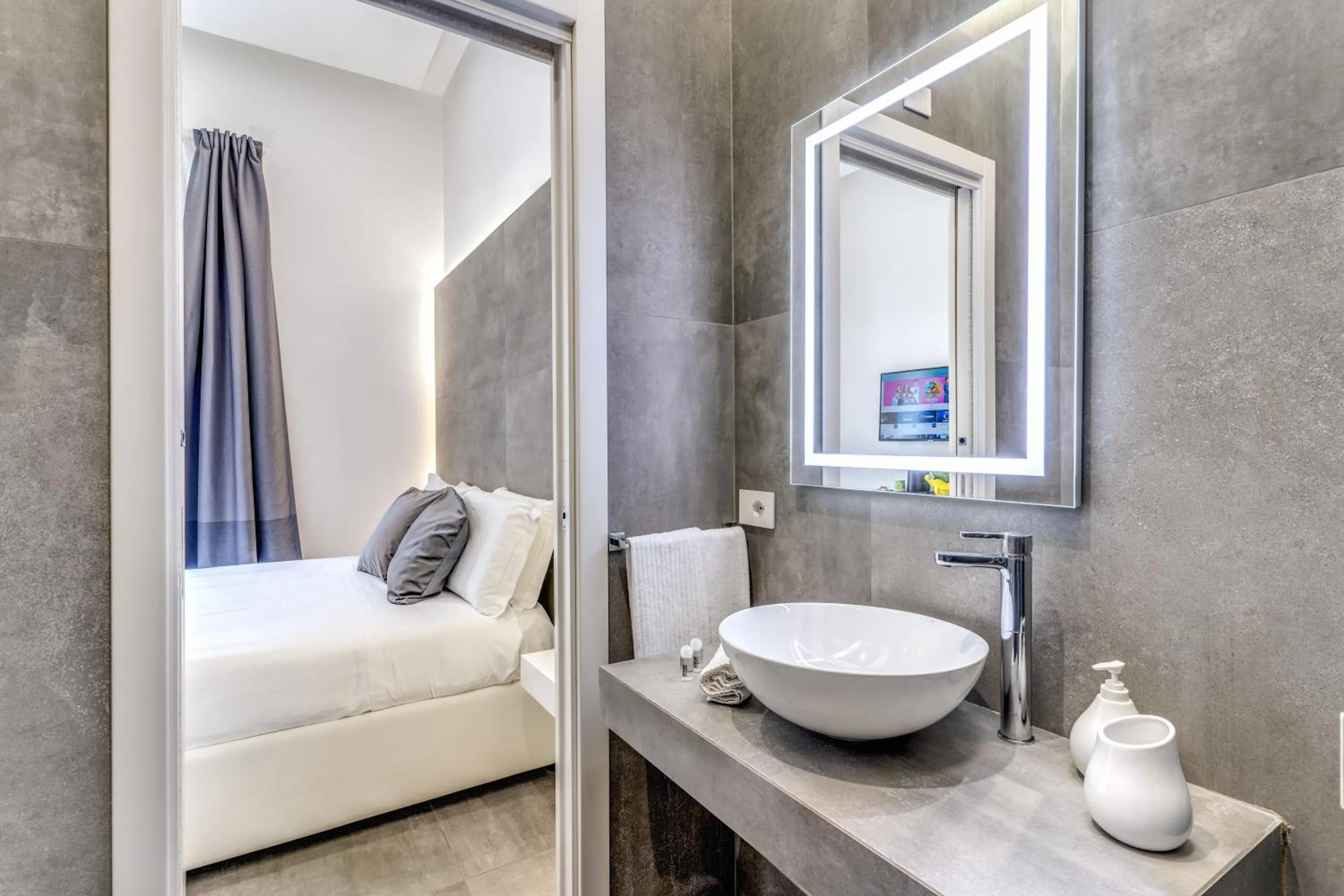 Bed in Gallery Suite Naples