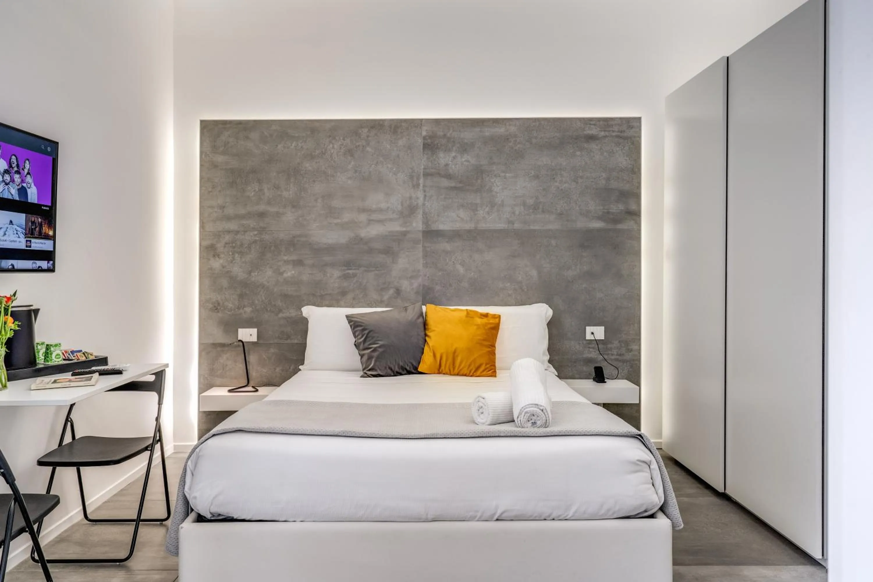 Bed in Gallery Suite Naples