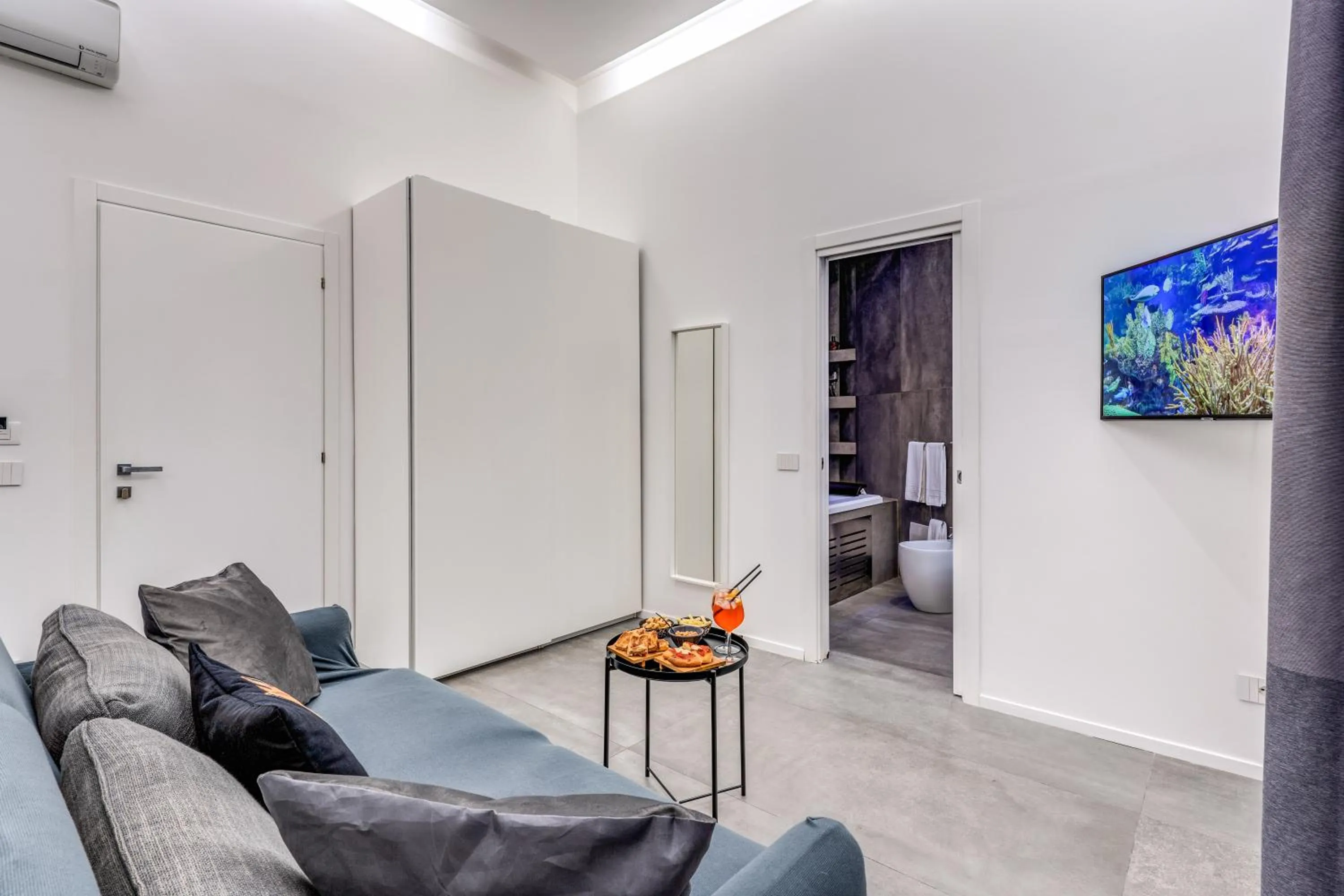 TV and multimedia in Gallery Suite Naples