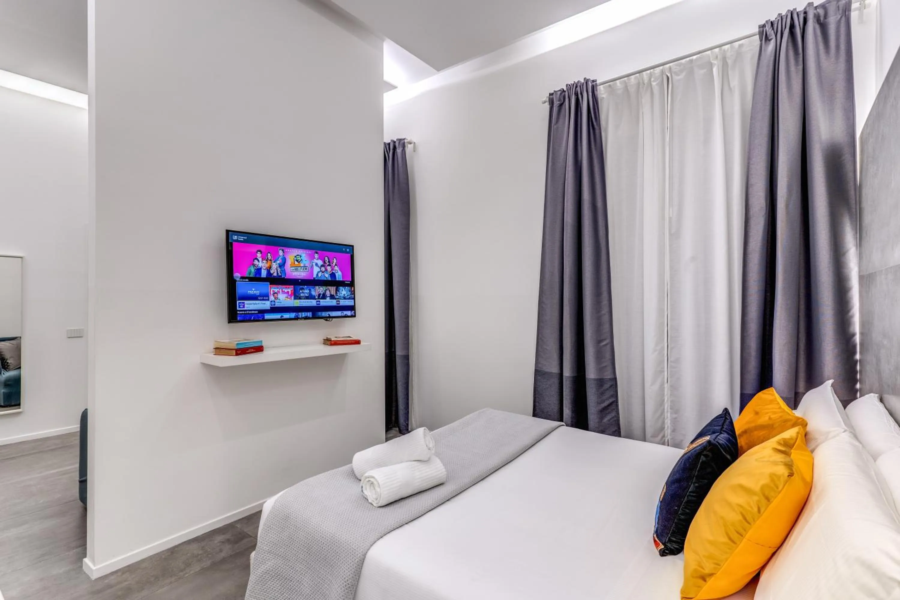 Bed in Gallery Suite Naples