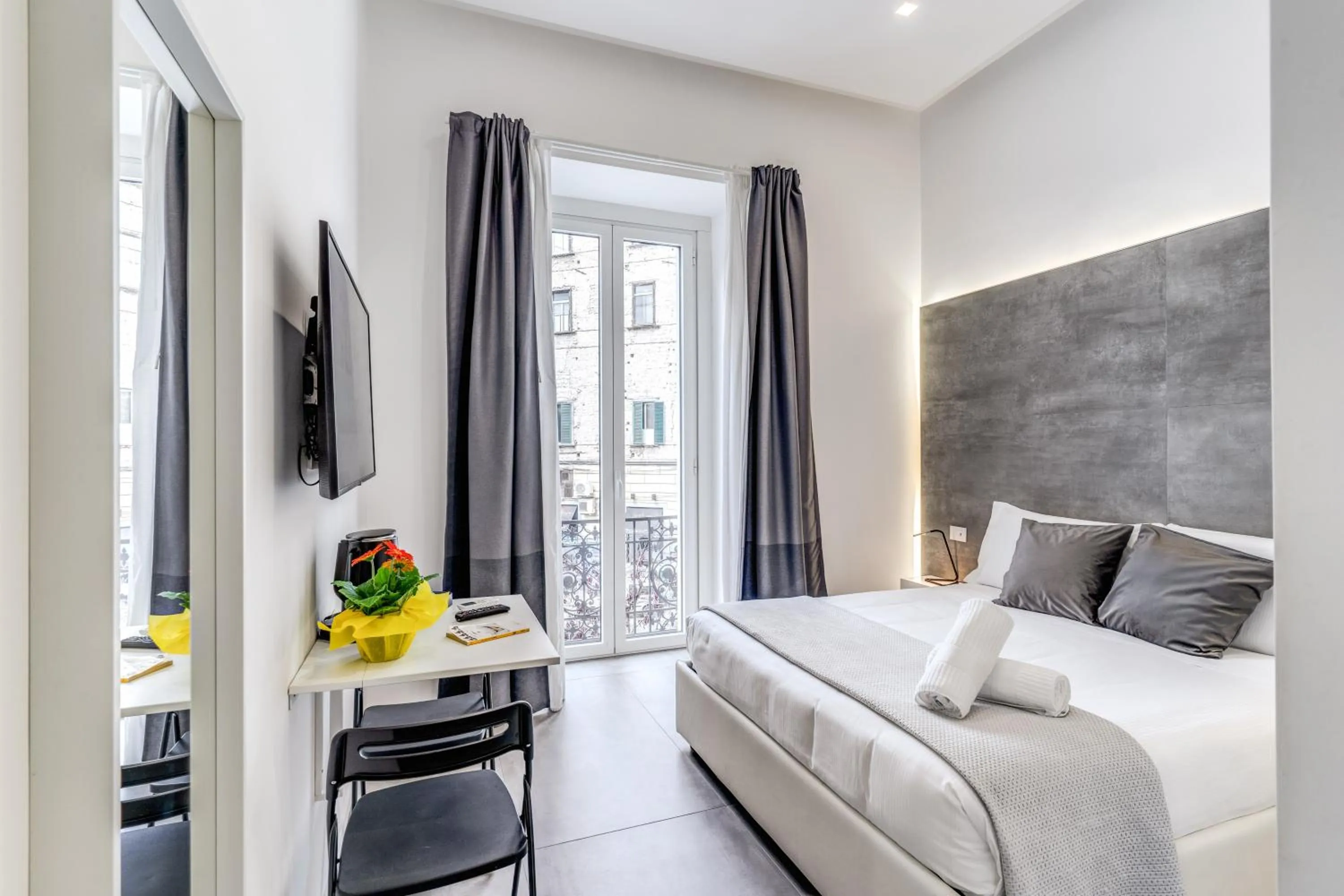 Bed in Gallery Suite Naples