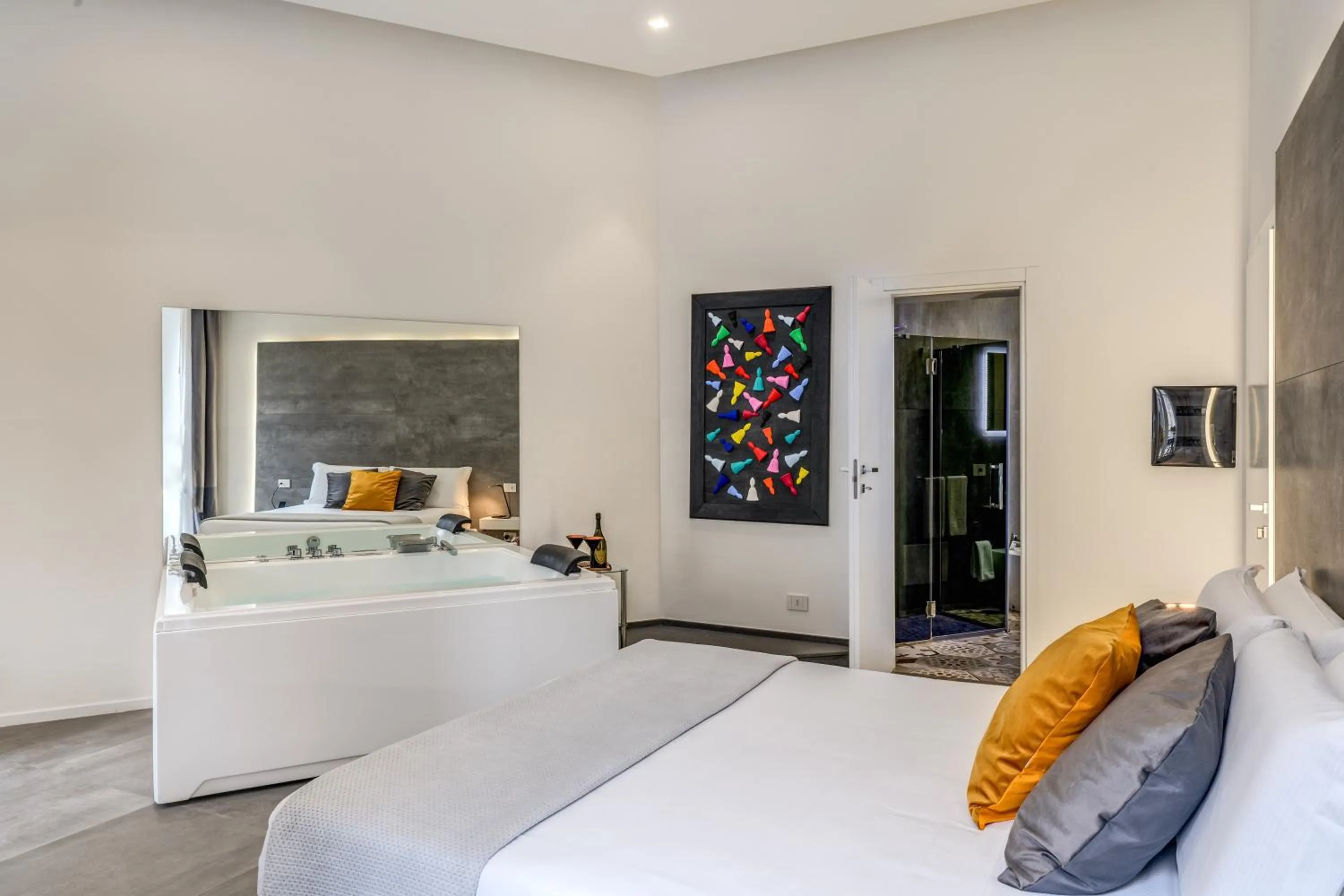 Photo of the whole room, Bed in Gallery Suite Naples