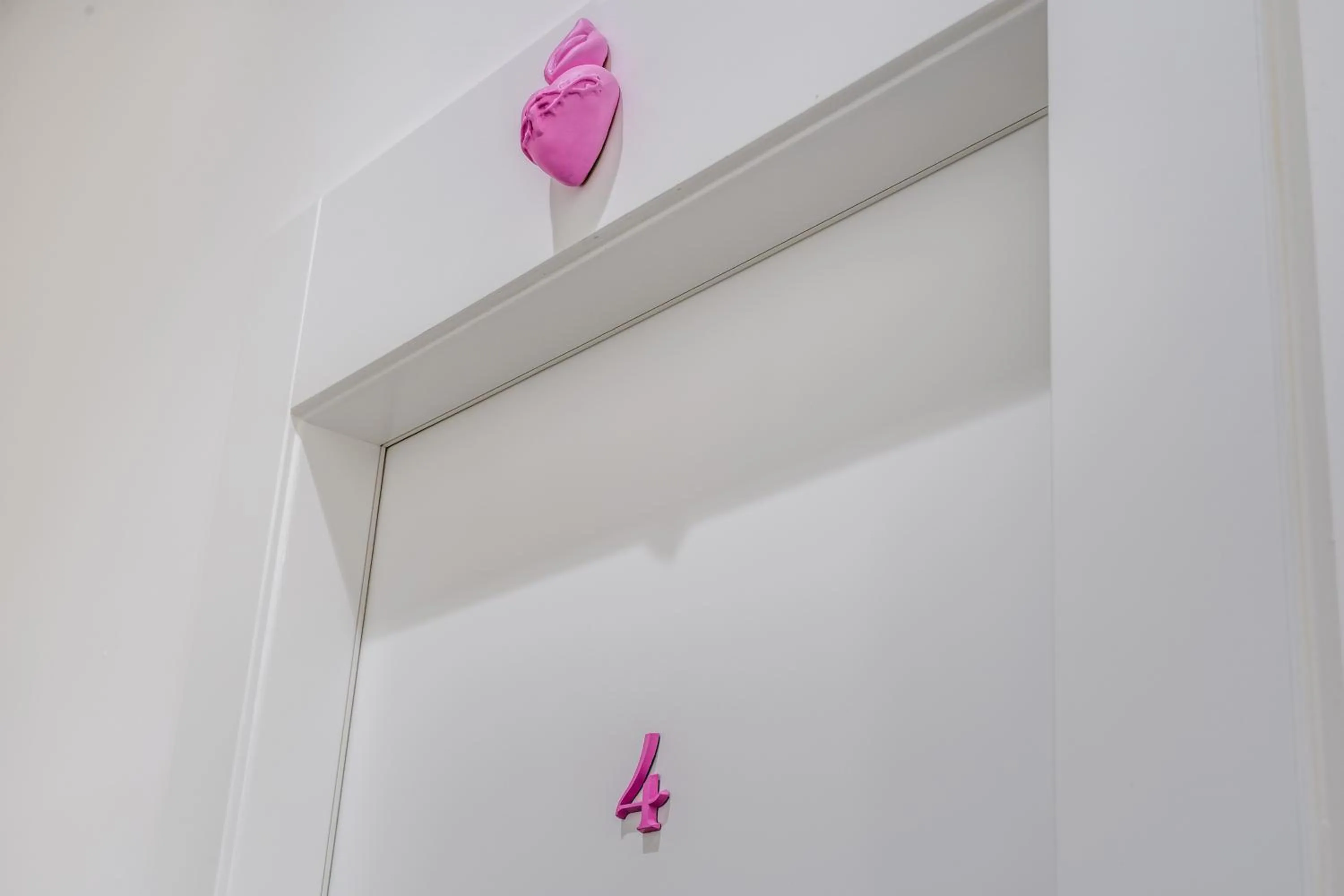 Logo/Certificate/Sign in Gallery Suite Naples