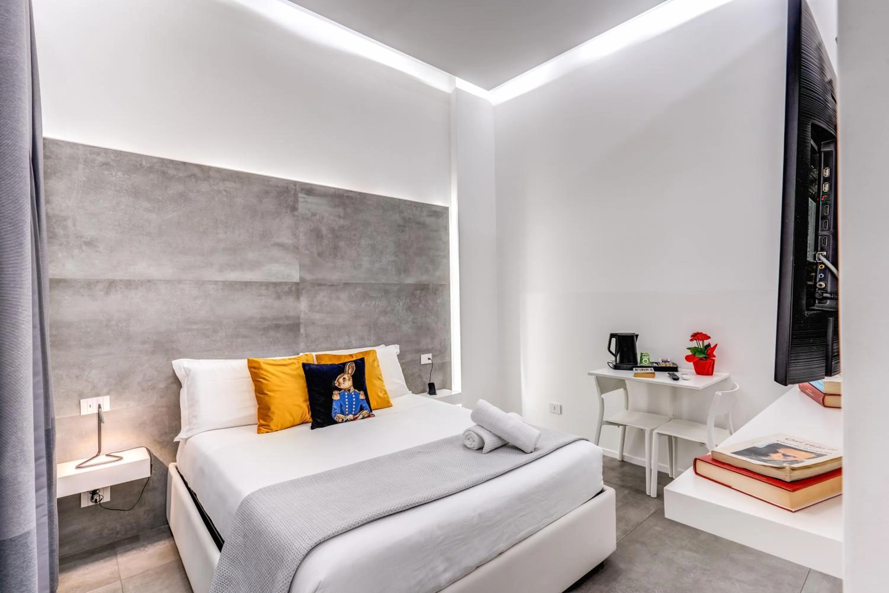 Bed in Gallery Suite Naples