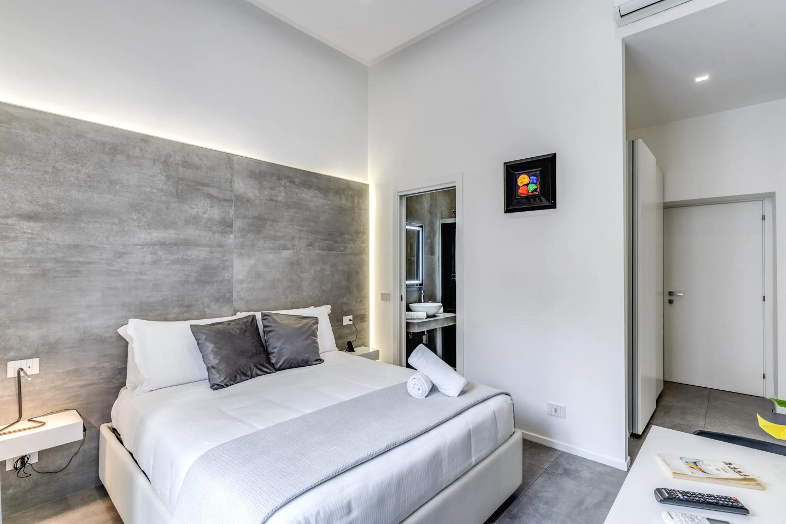 Bed in Gallery Suite Naples