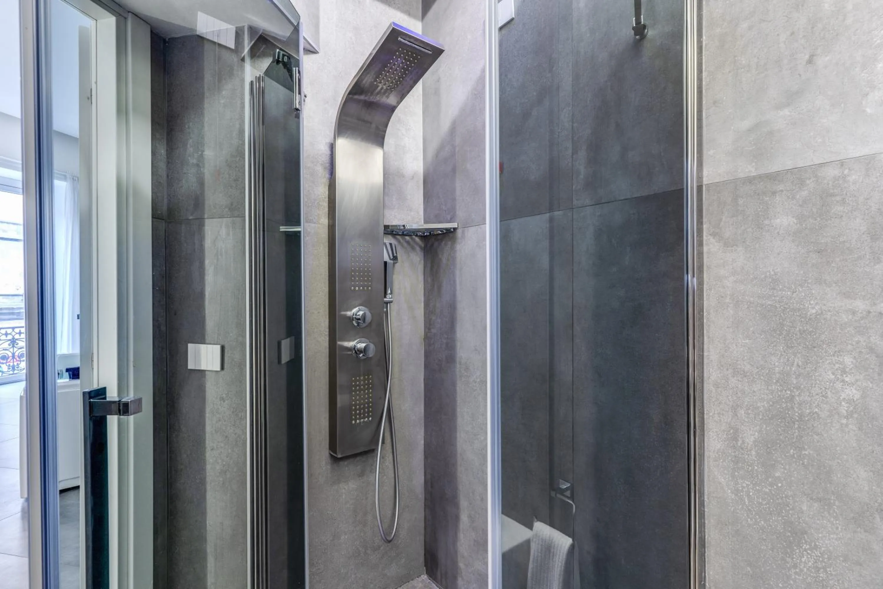 Shower in Gallery Suite Naples