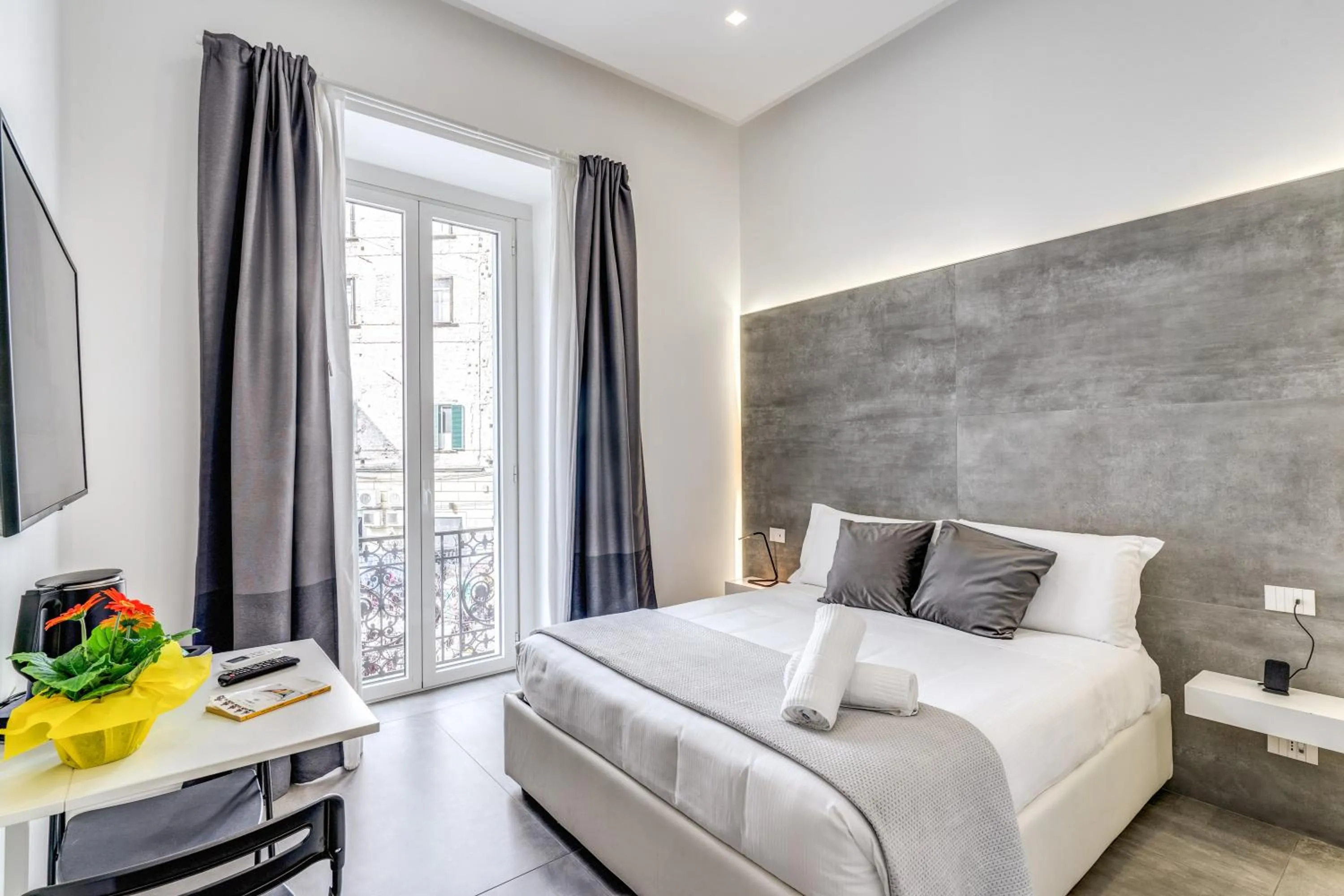 Bed in Gallery Suite Naples