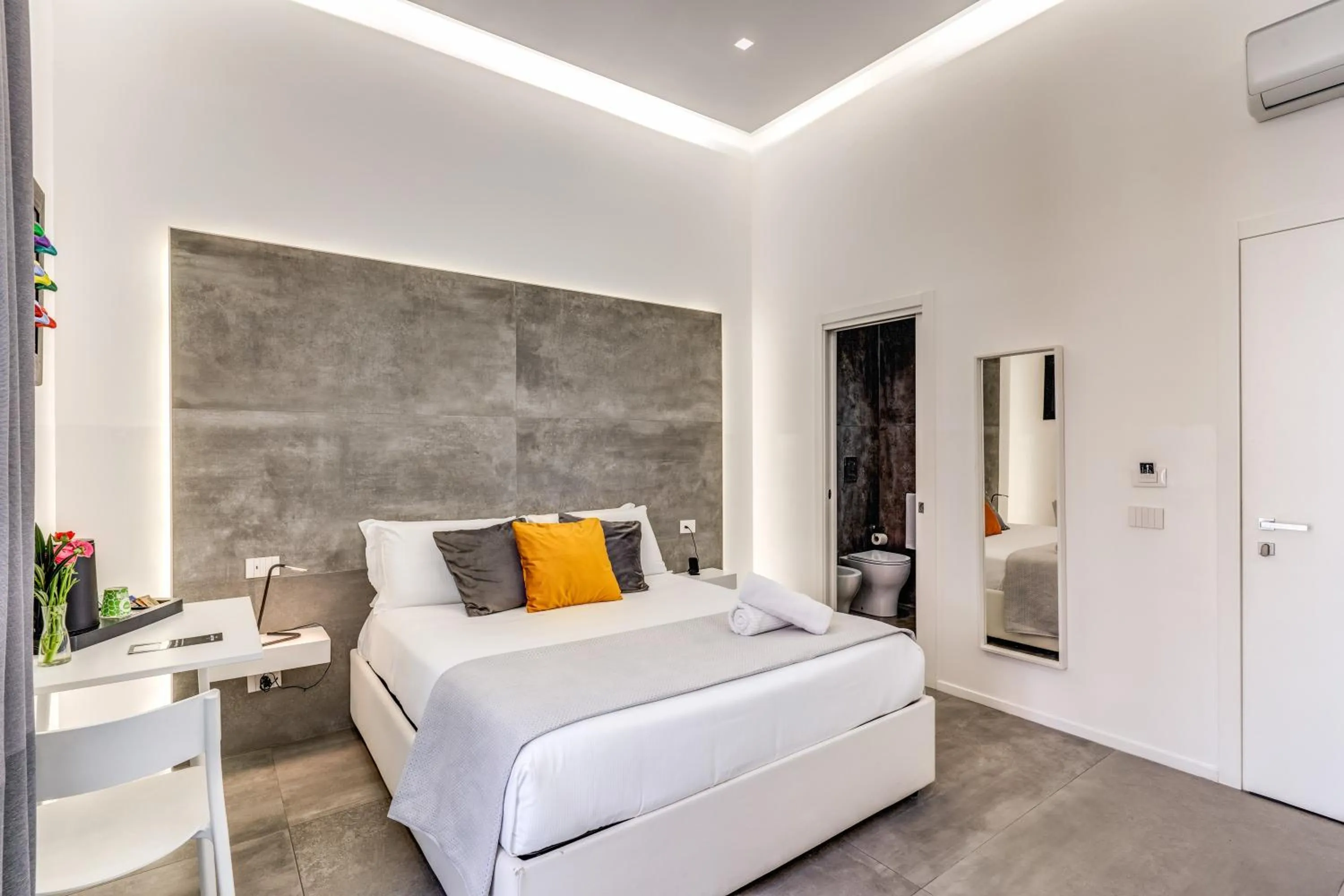 Bed in Gallery Suite Naples