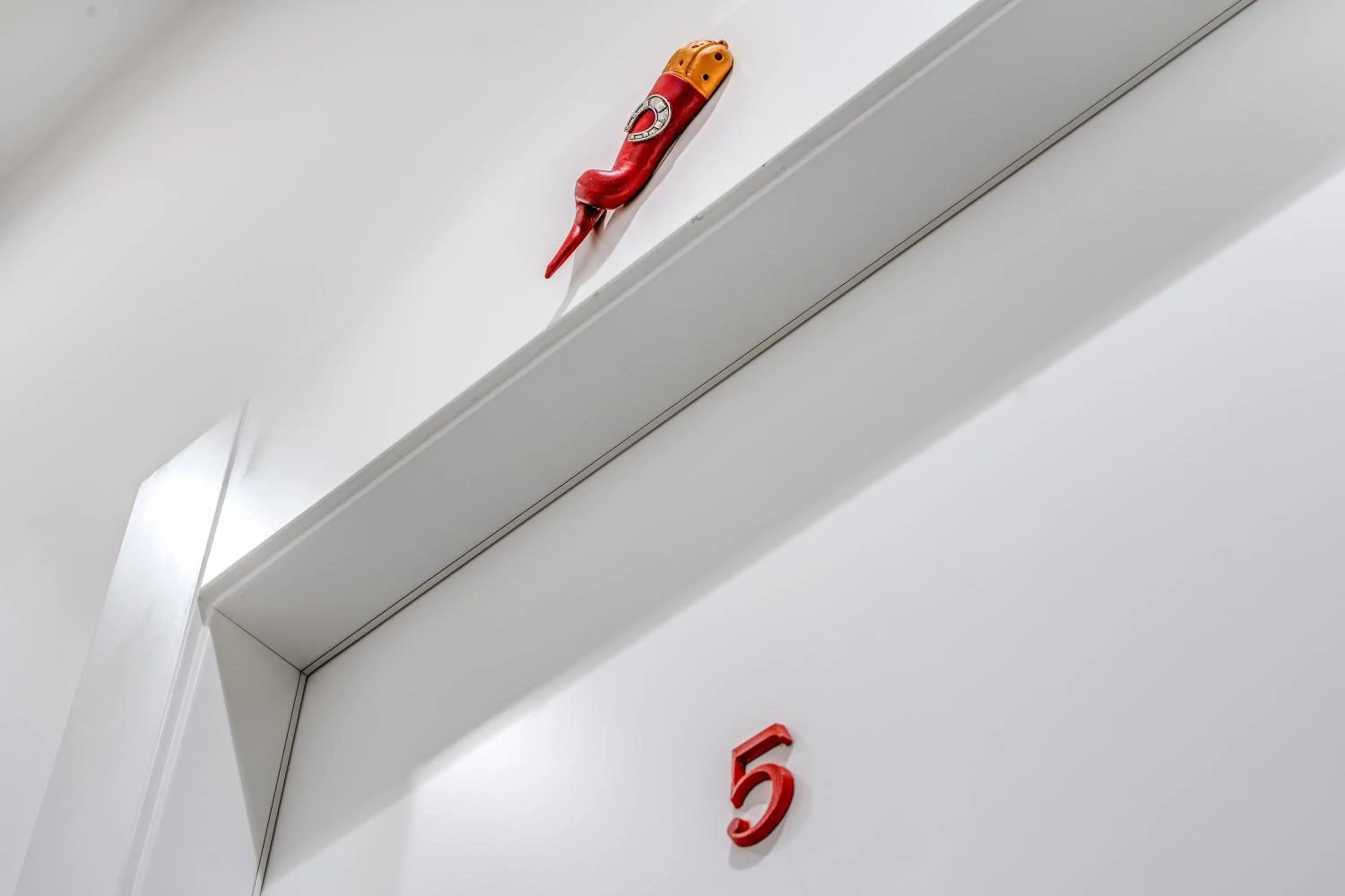 Logo/Certificate/Sign in Gallery Suite Naples