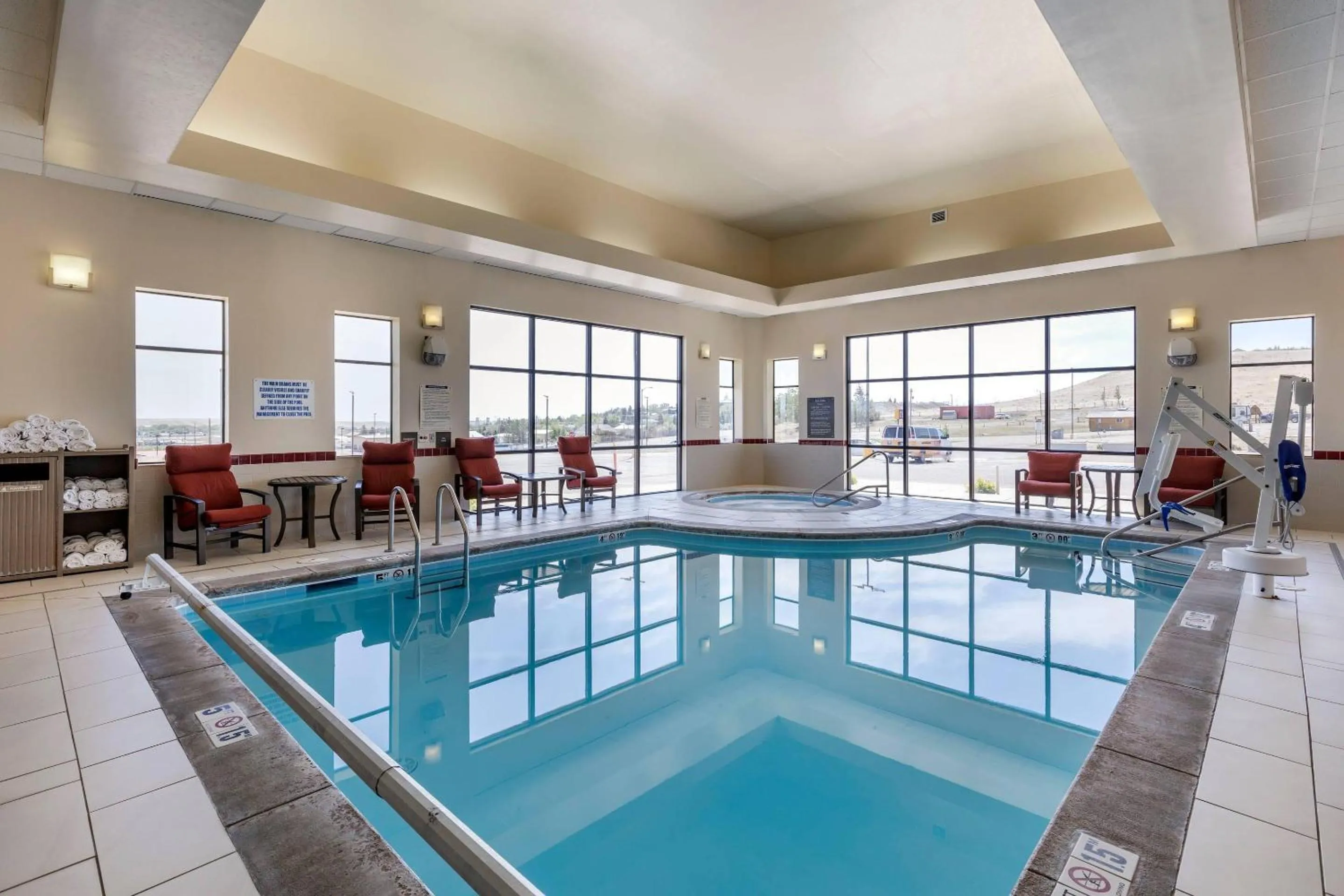 Swimming pool in Comfort Inn & Suites Gateway to Glacier National Park