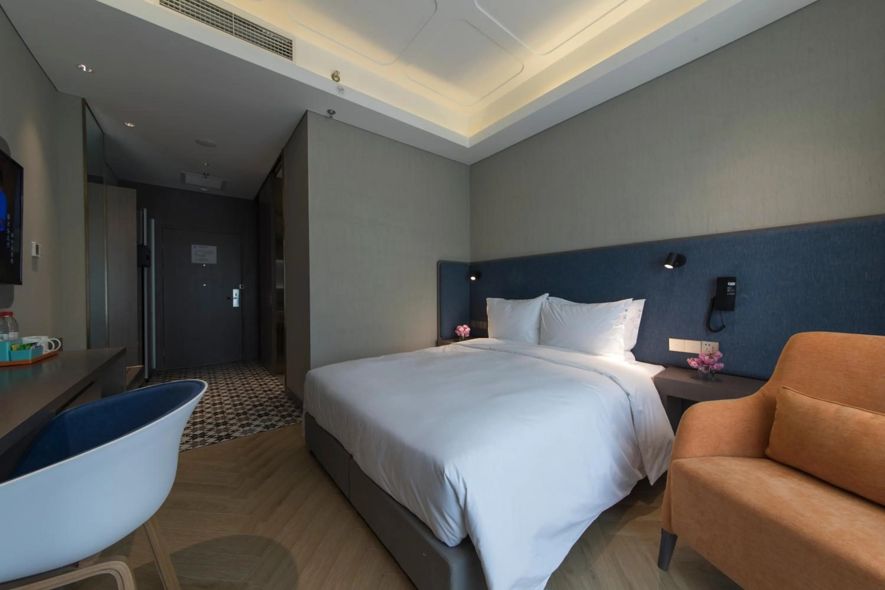 Photo of the whole room, Bed in Holiday Inn Express Beijing Badaling by IHG