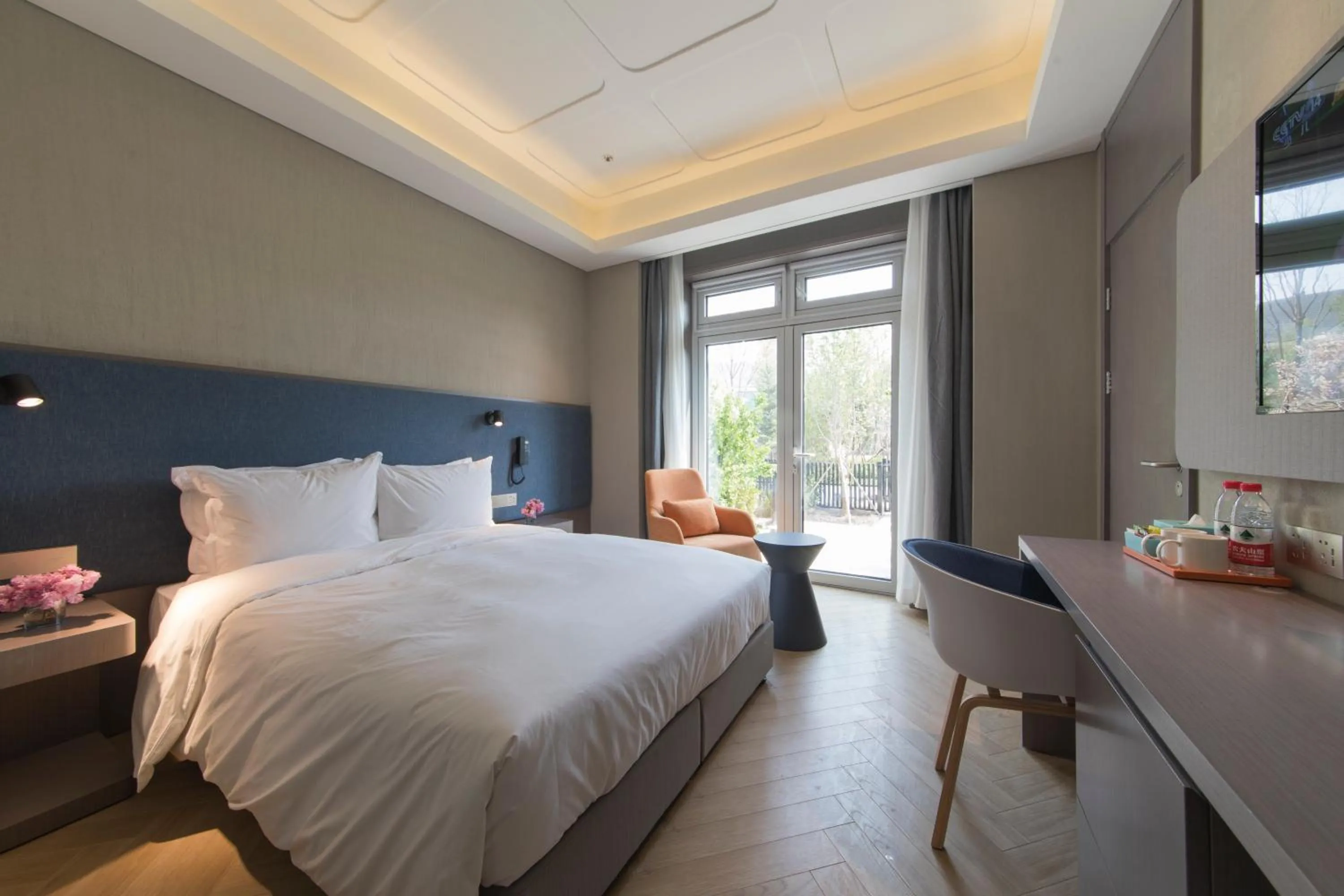 Photo of the whole room, Bed in Holiday Inn Express Beijing Badaling by IHG