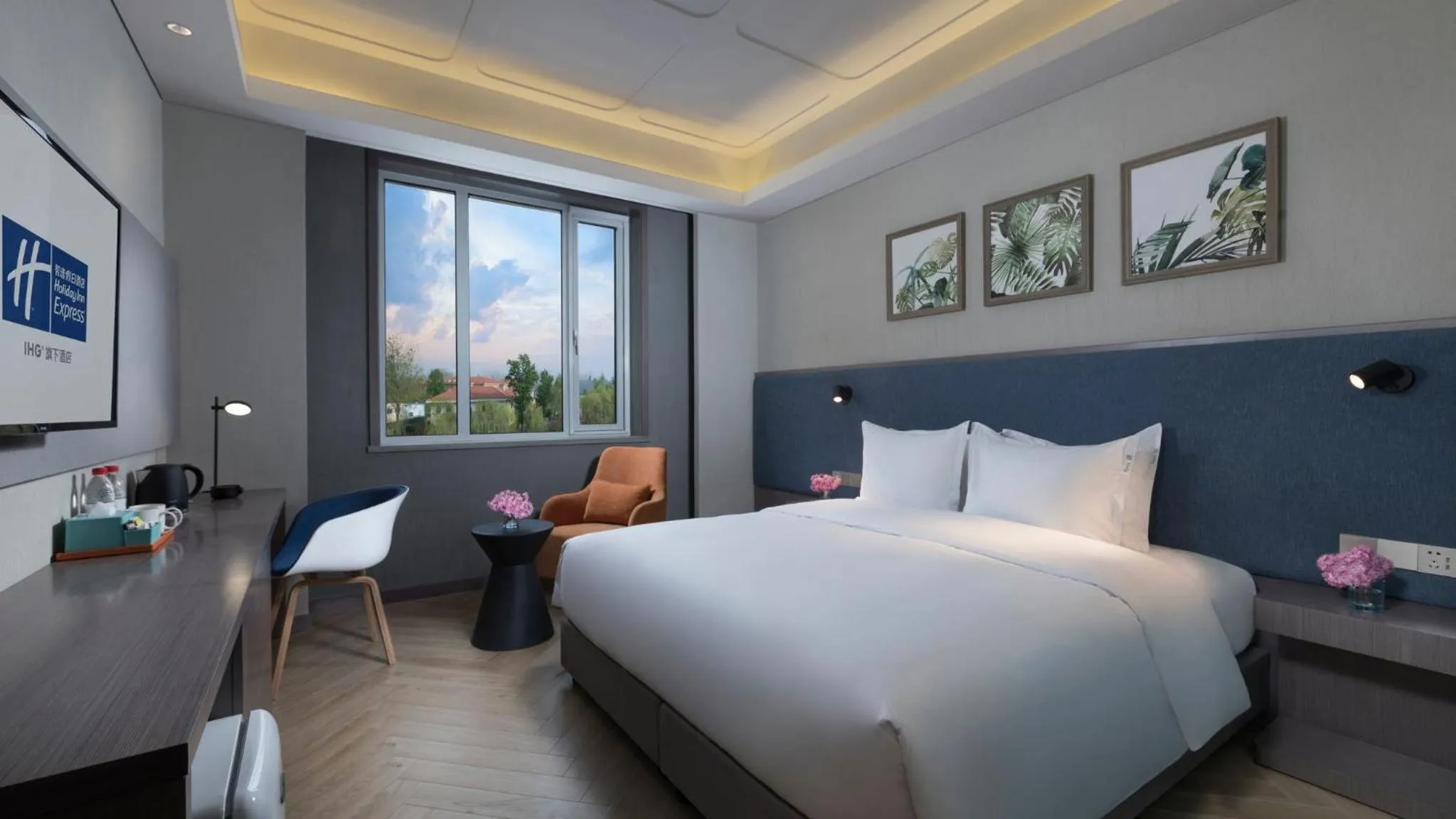 Photo of the whole room, Bed in Holiday Inn Express Beijing Badaling by IHG