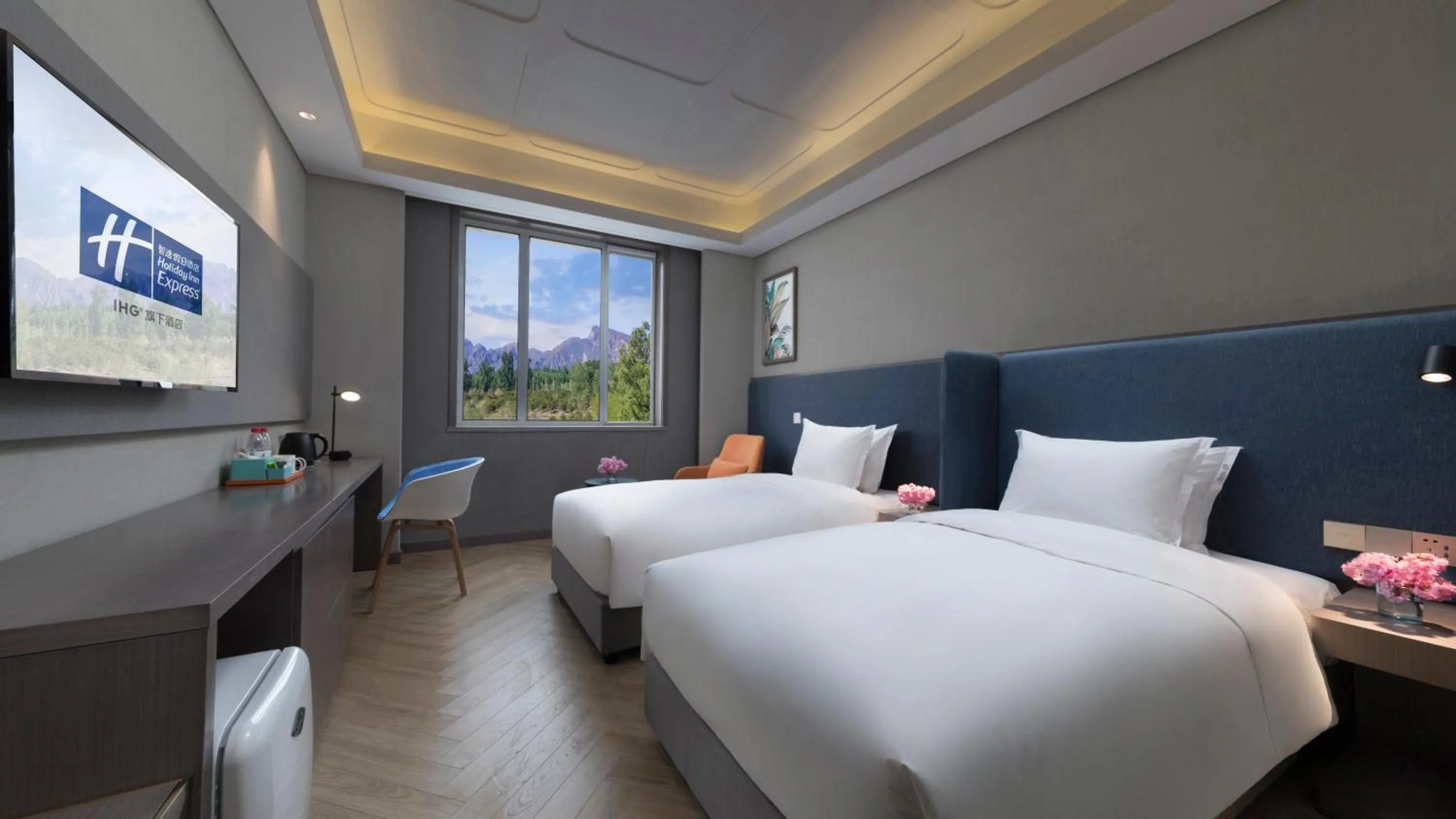 Photo of the whole room, Bed in Holiday Inn Express Beijing Badaling by IHG