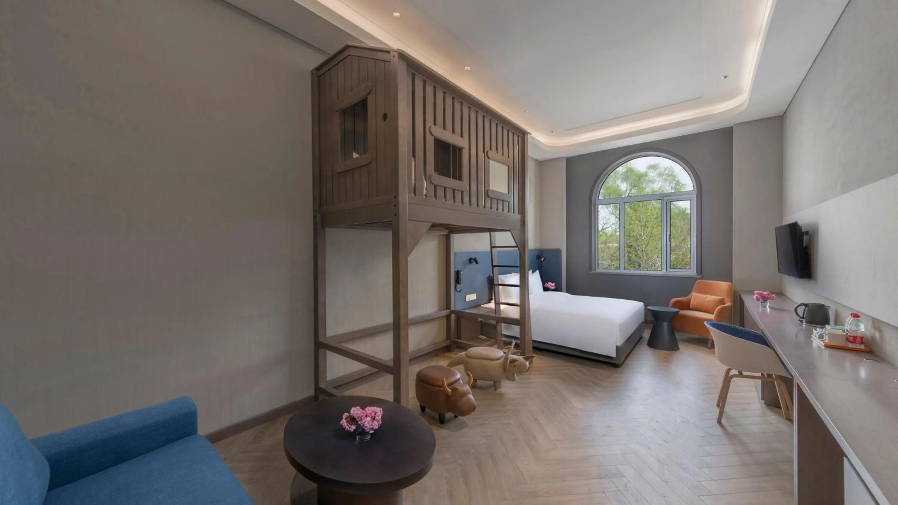 Photo of the whole room, Bed in Holiday Inn Express Beijing Badaling by IHG