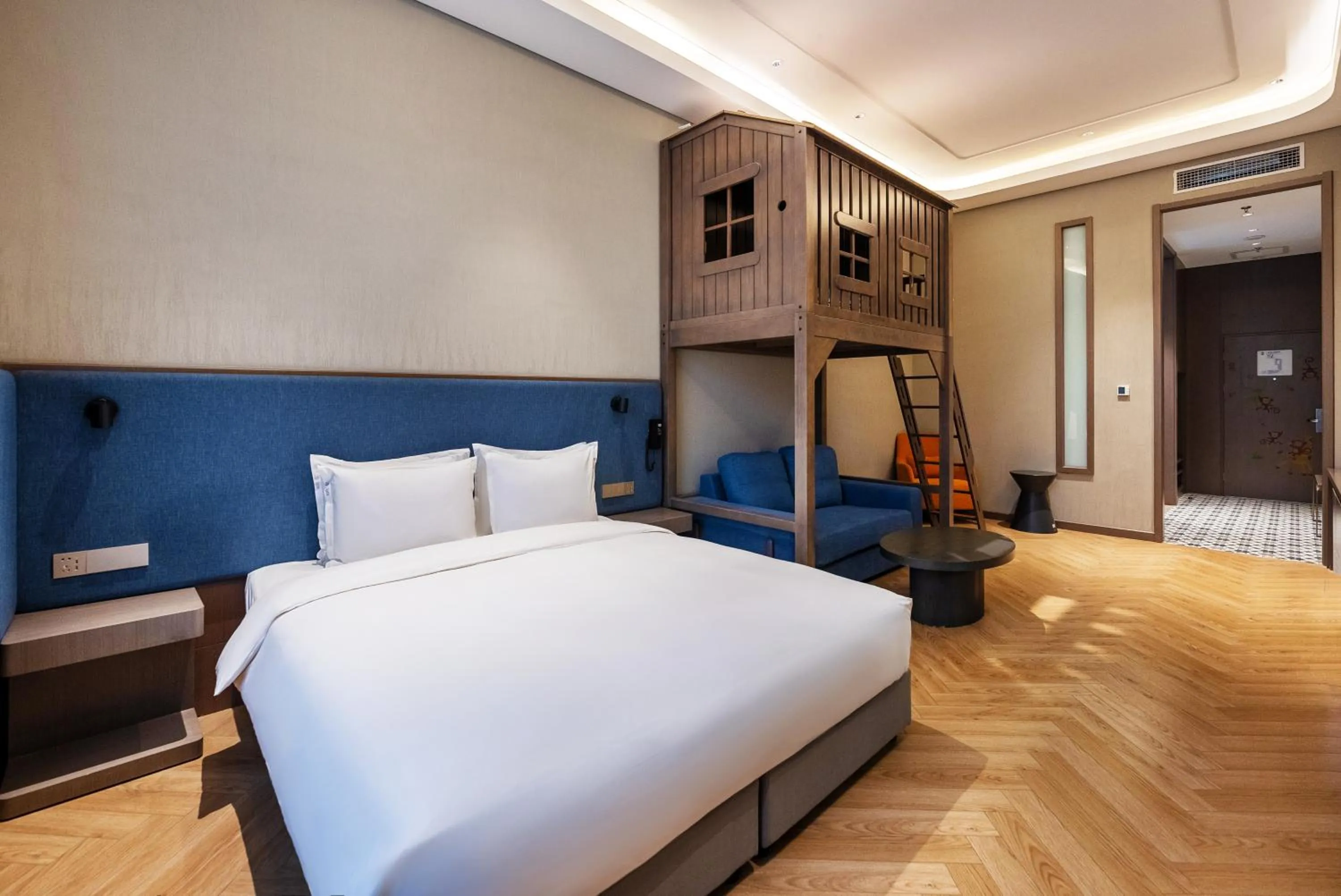 Photo of the whole room, Bed in Holiday Inn Express Beijing Badaling by IHG