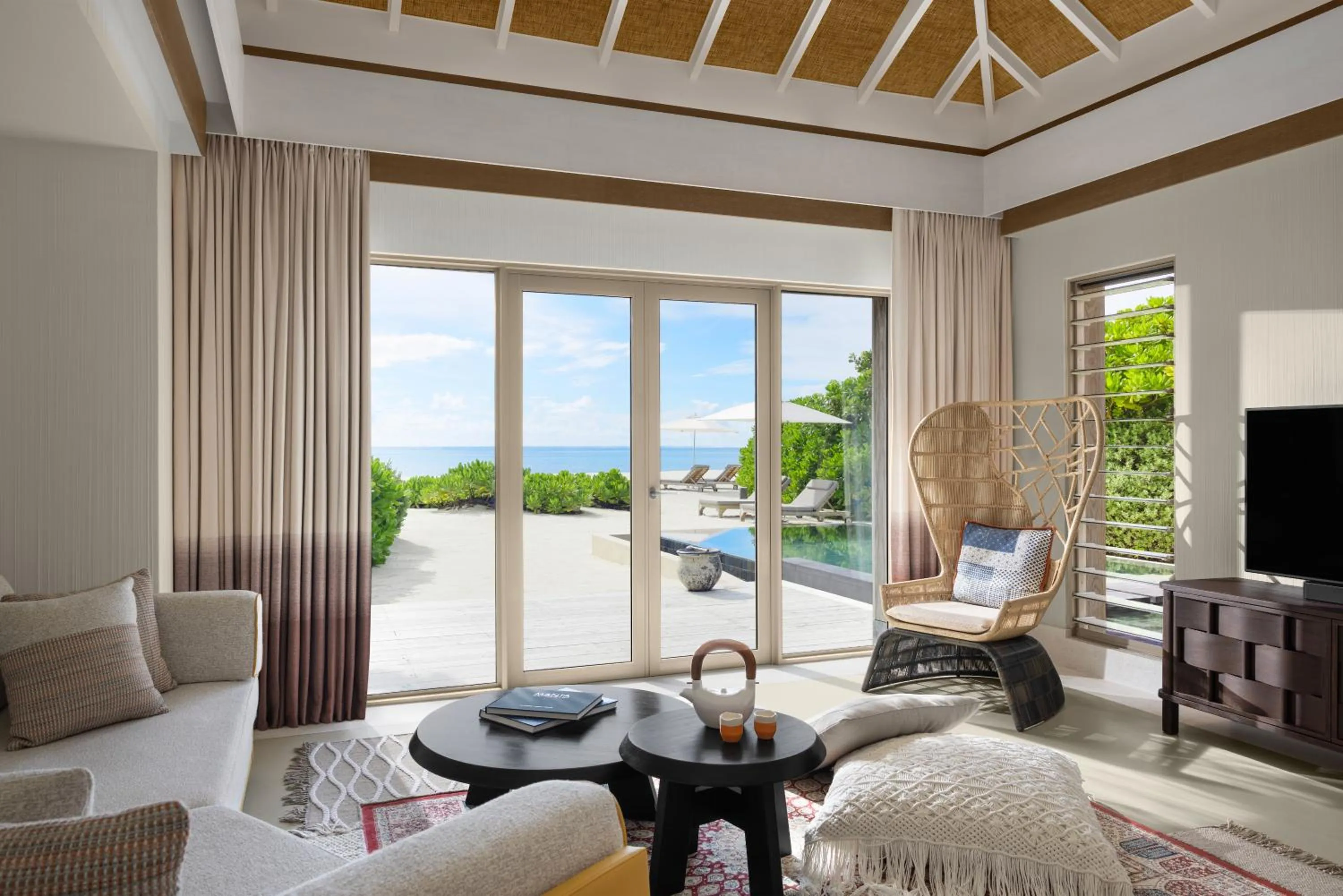 Living room in Intercontinental Maldives Maamunagau Resort with Club benefits by IHG