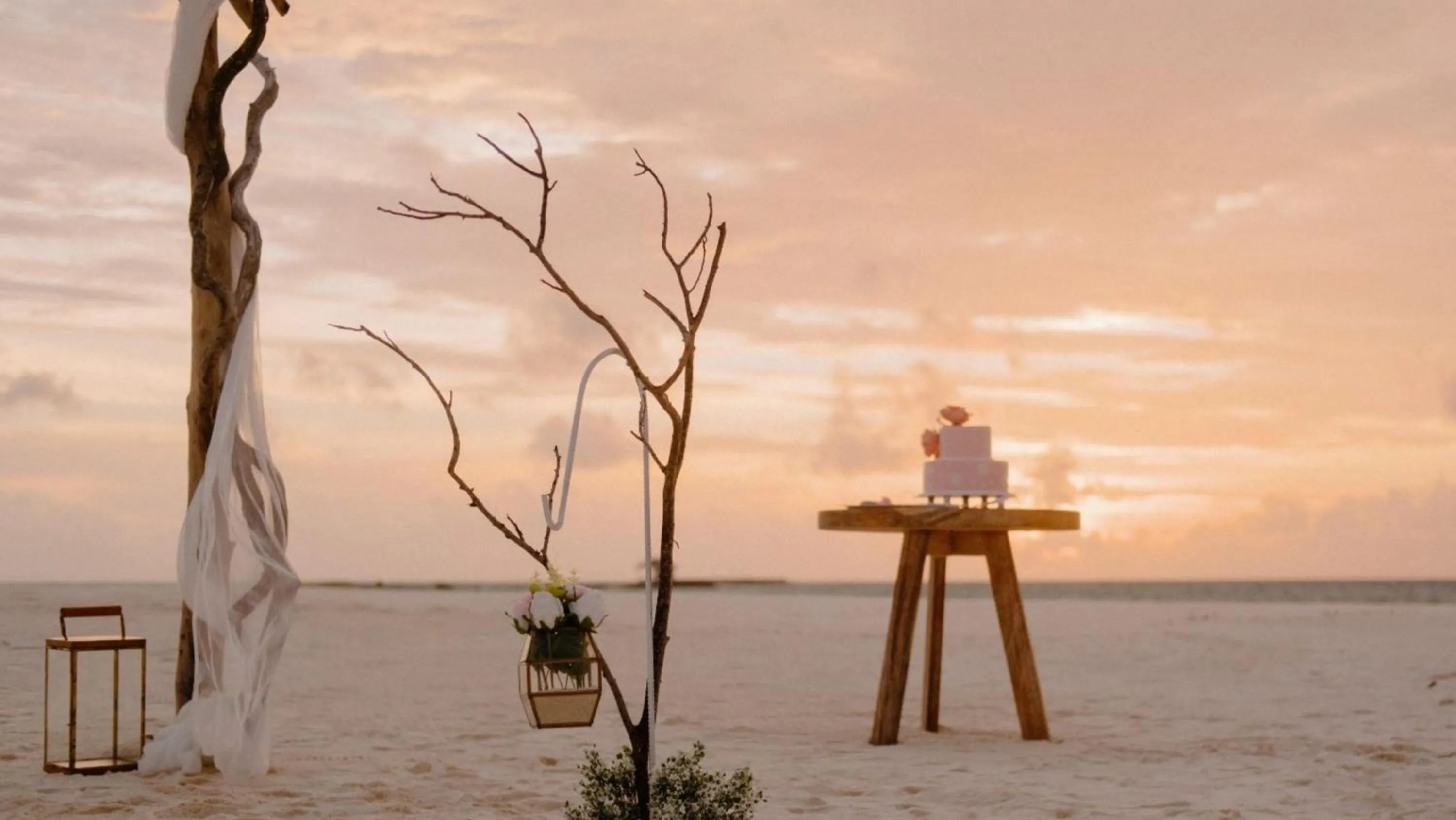 Meeting/conference room in Intercontinental Maldives Maamunagau Resort with Club benefits by IHG