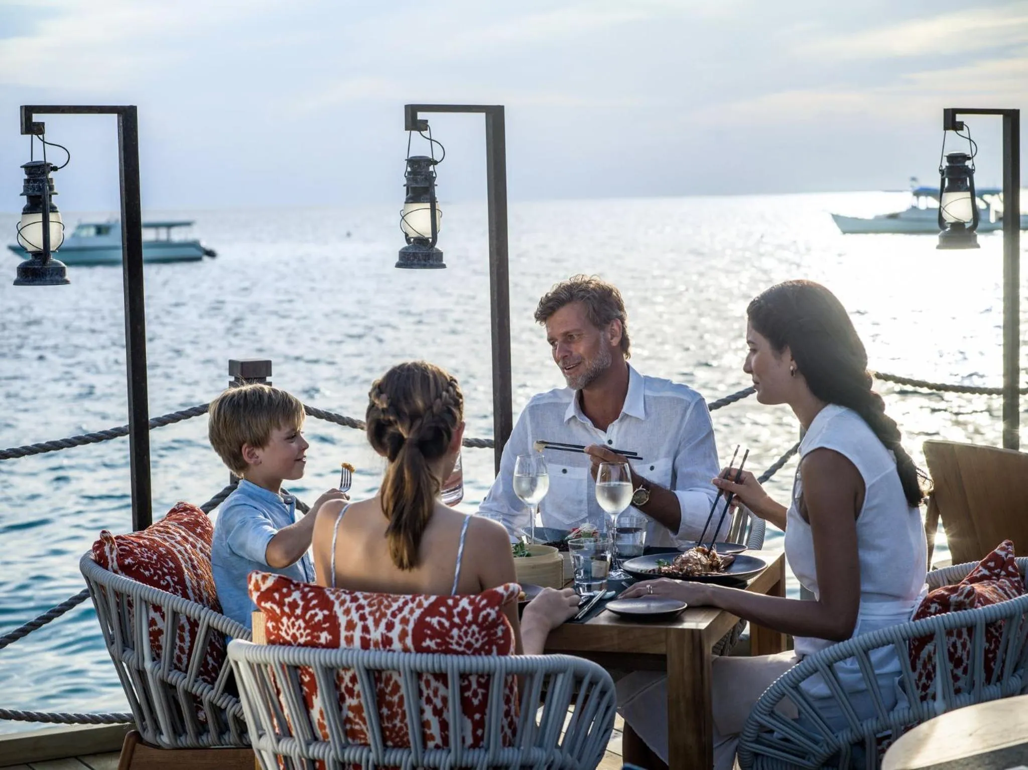Restaurant/places to eat in Intercontinental Maldives Maamunagau Resort with Club benefits by IHG