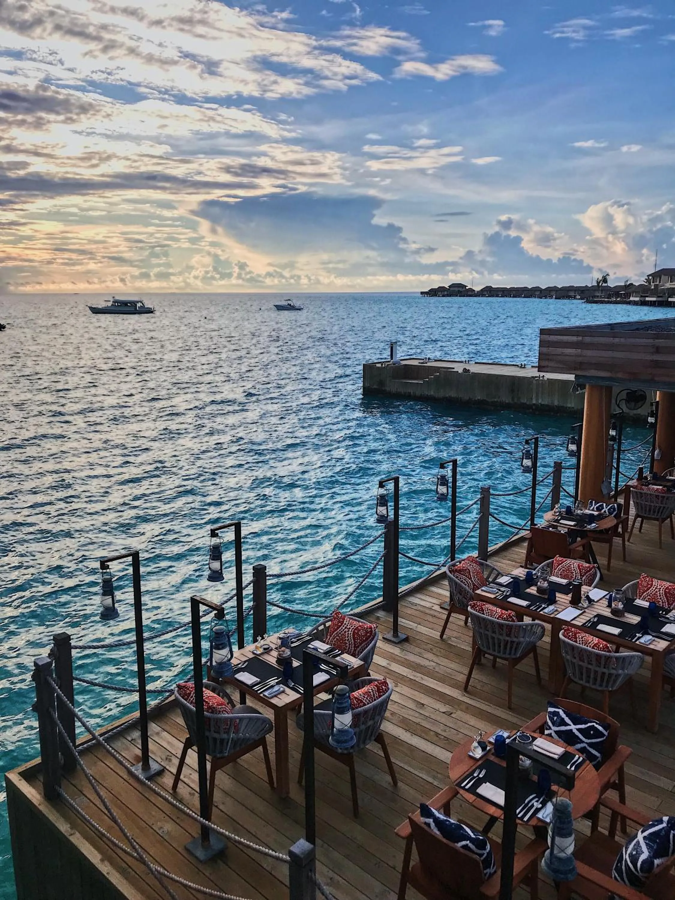 Restaurant/places to eat in Intercontinental Maldives Maamunagau Resort with Club benefits by IHG