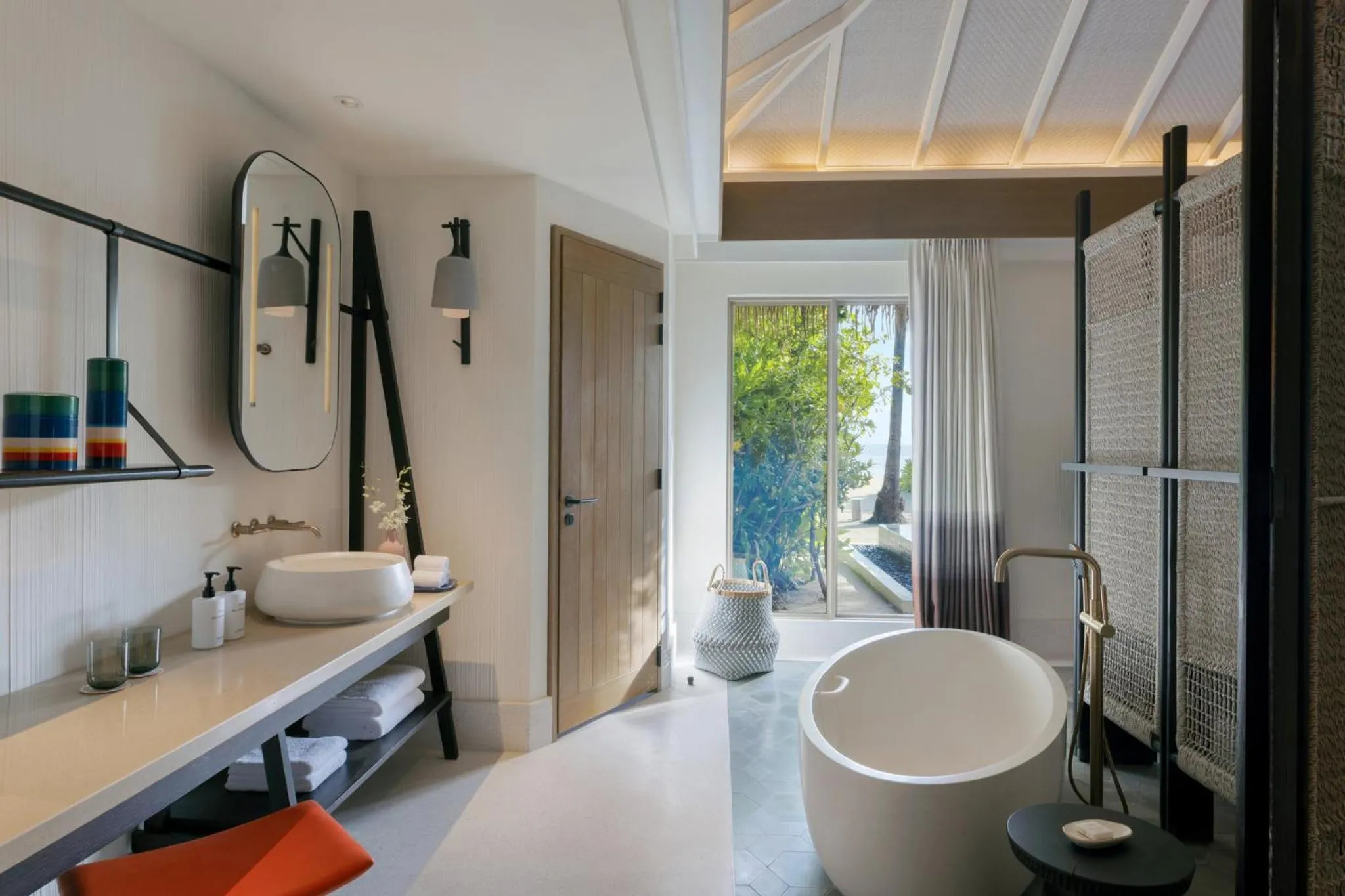 Photo of the whole room in Intercontinental Maldives Maamunagau Resort with Club benefits by IHG