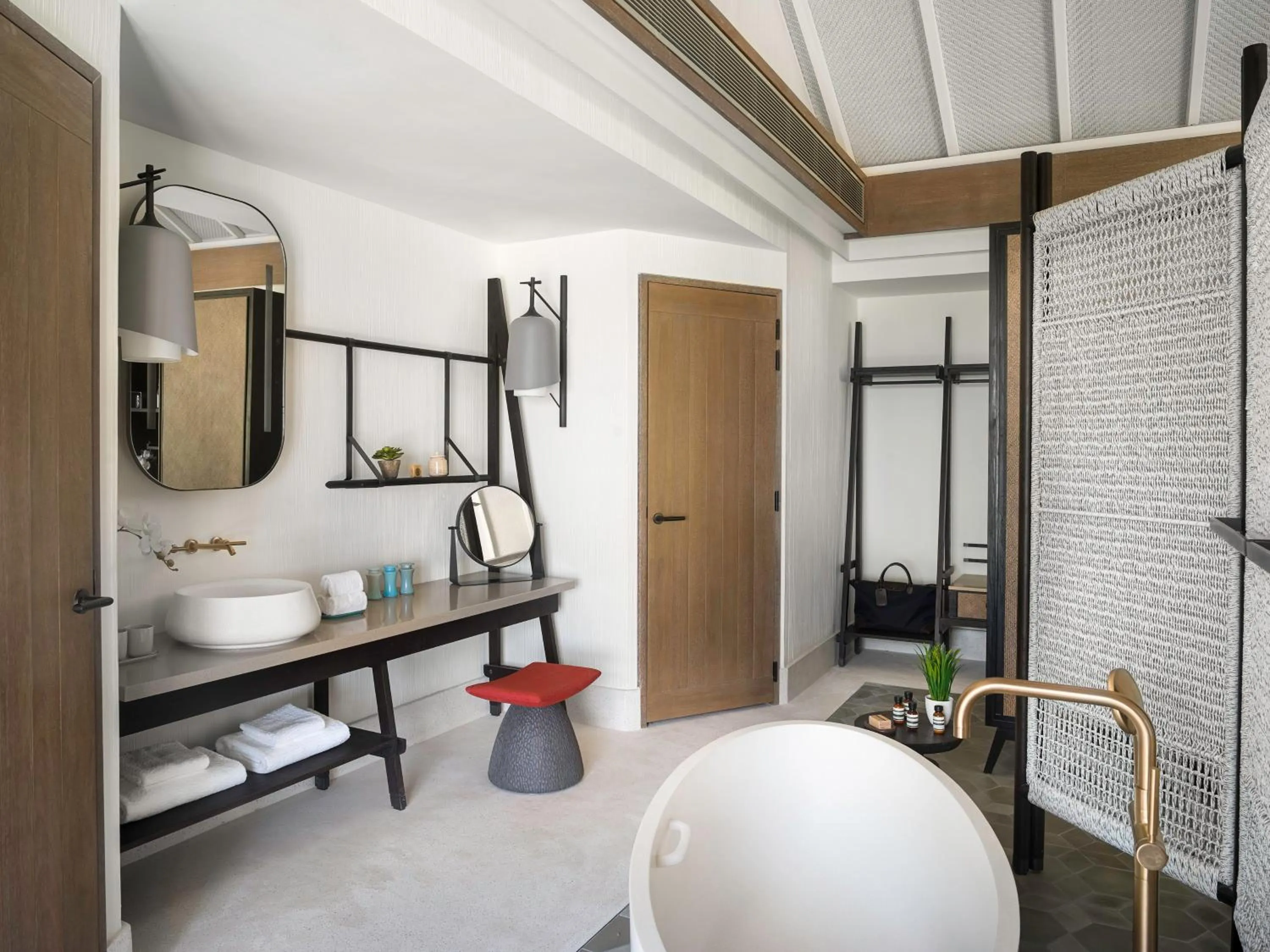 Bathroom in Intercontinental Maldives Maamunagau Resort with Club benefits by IHG