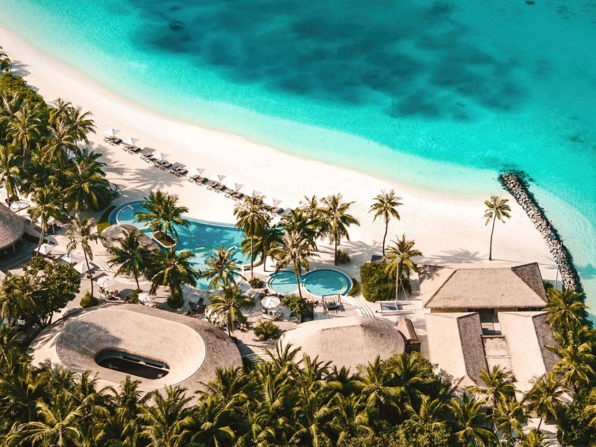 Swimming pool in Intercontinental Maldives Maamunagau Resort with Club benefits by IHG