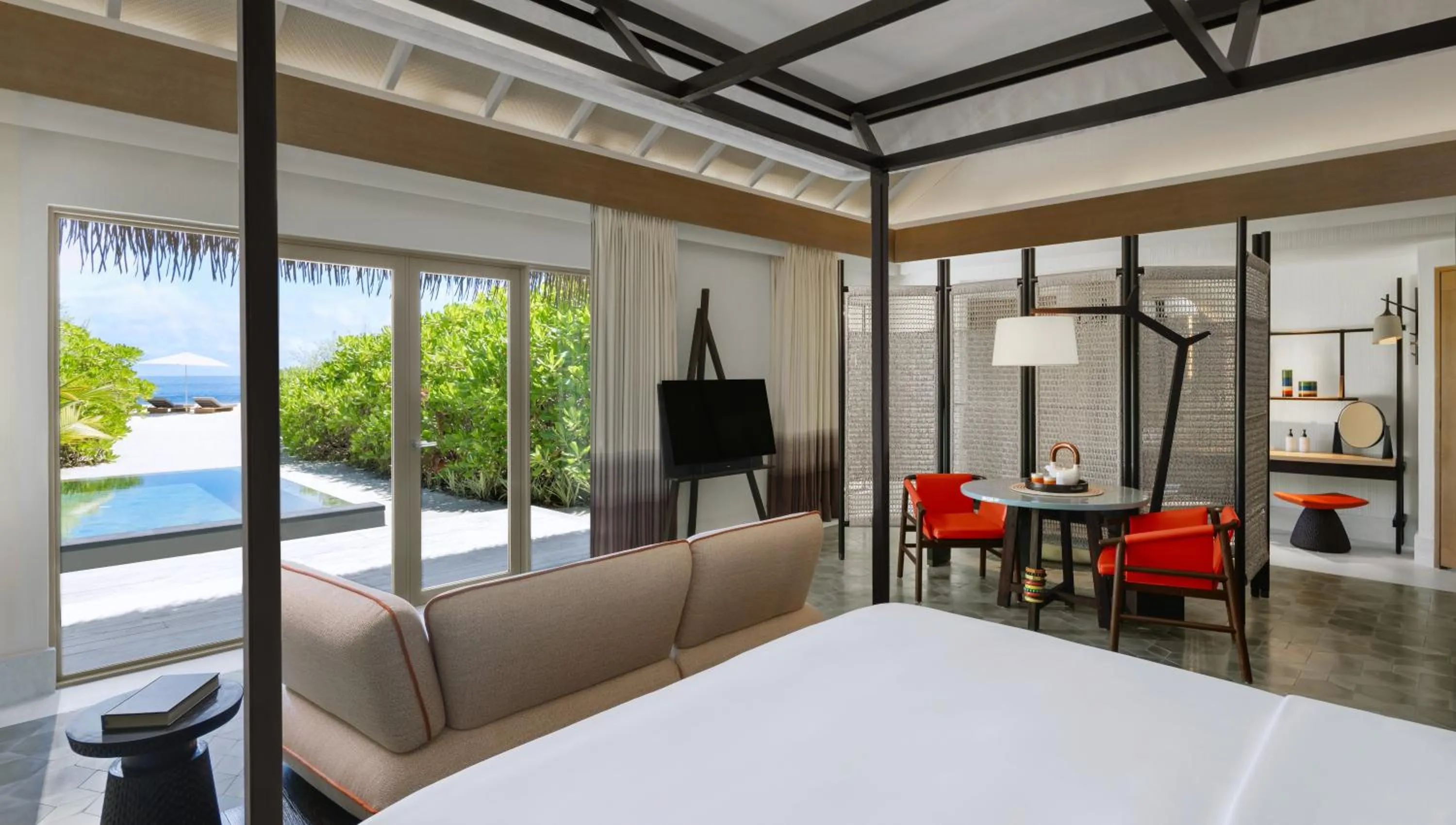 Sea view, Bed in Intercontinental Maldives Maamunagau Resort with Club benefits by IHG