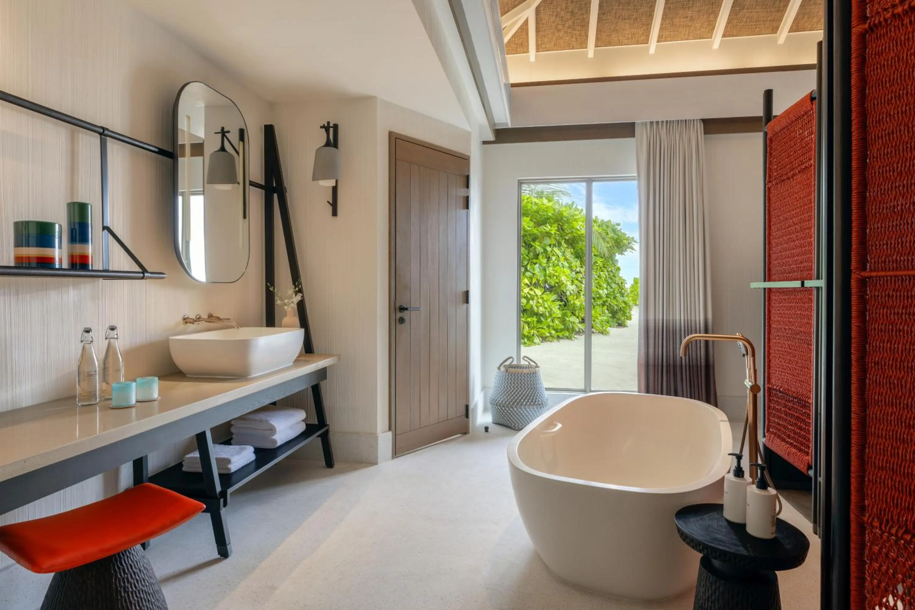 Bathroom in Intercontinental Maldives Maamunagau Resort with Club benefits by IHG