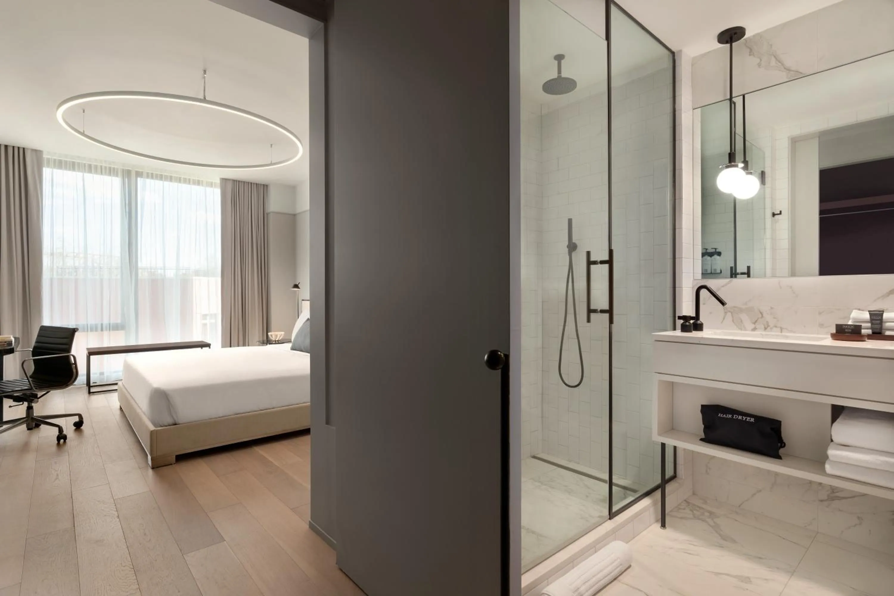 Bathroom, Bed in Hotel Indigo - Williamsburg - Brooklyn by IHG