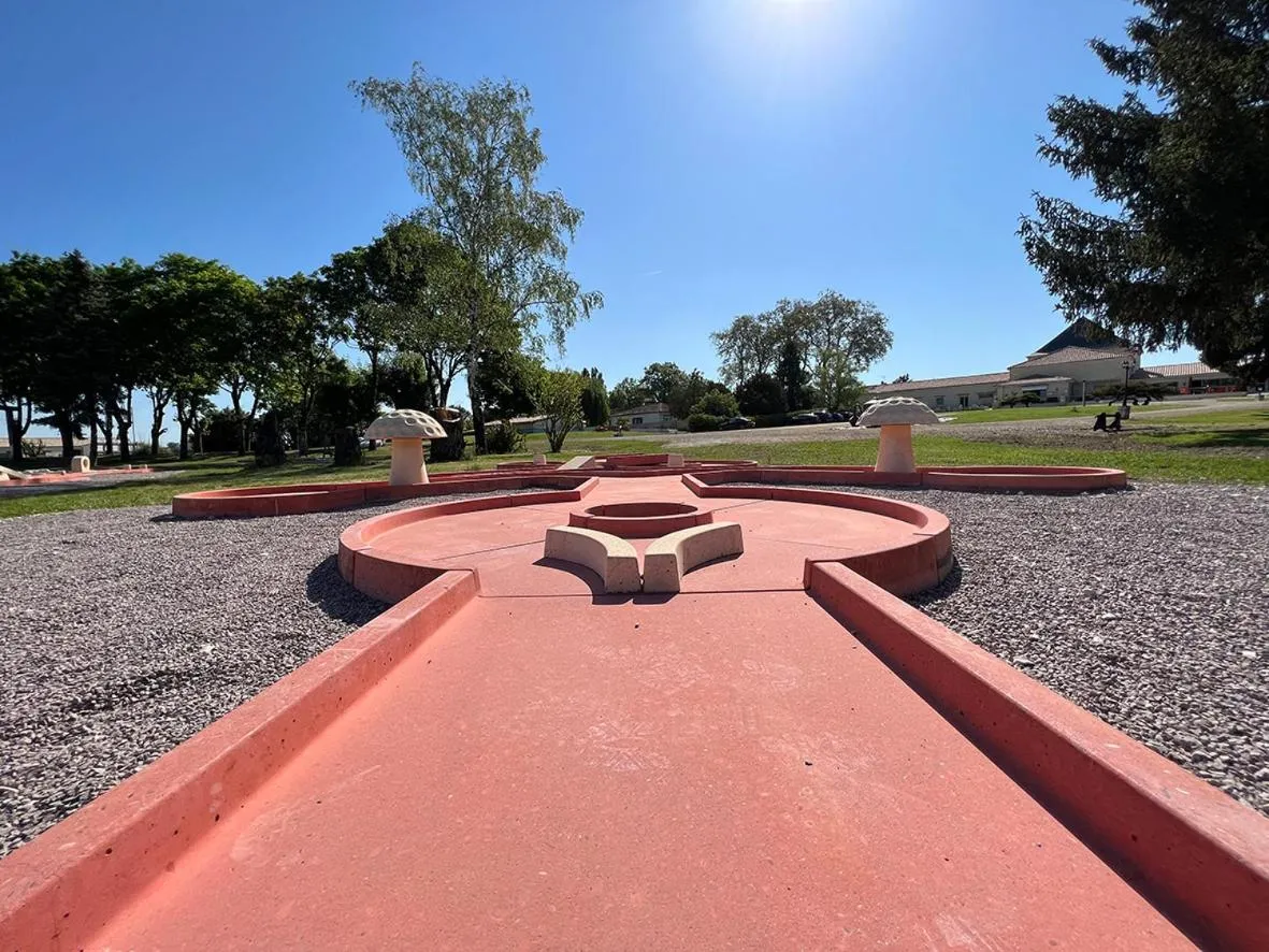 Minigolf in Domaine de Roullet