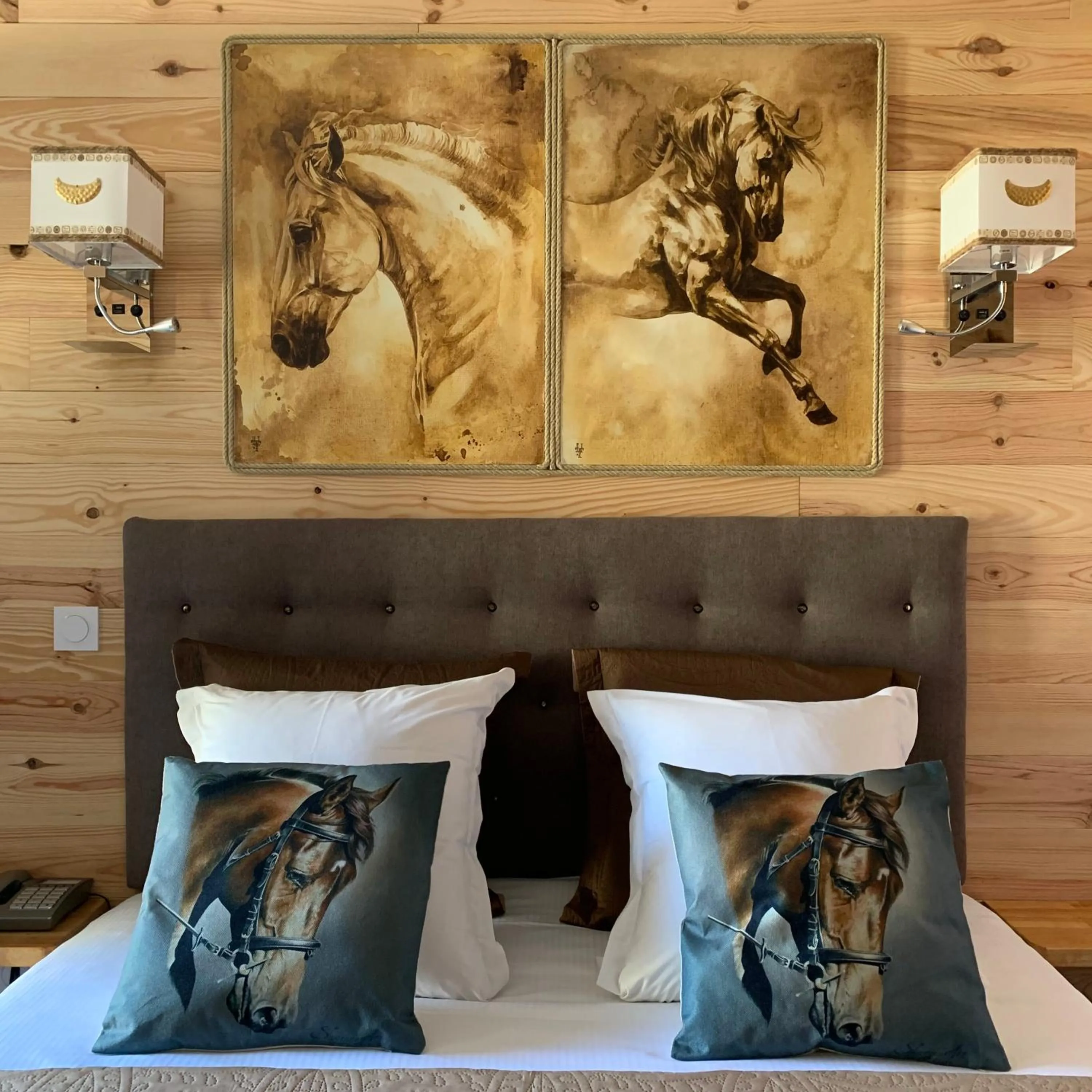 Photo of the whole room, Bed in Domaine de Roullet