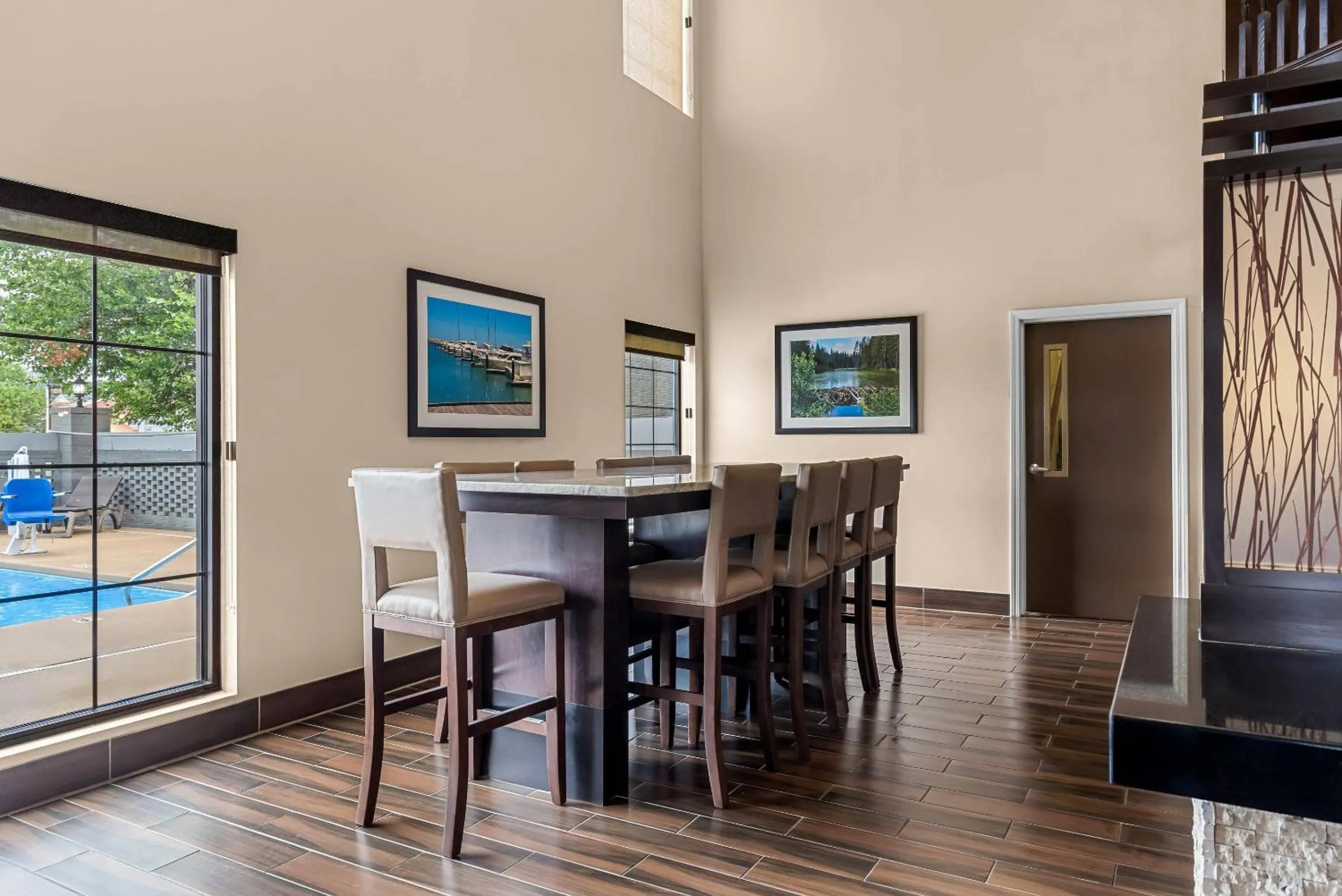 Lobby or reception in Comfort Suites near Camp Lejeune