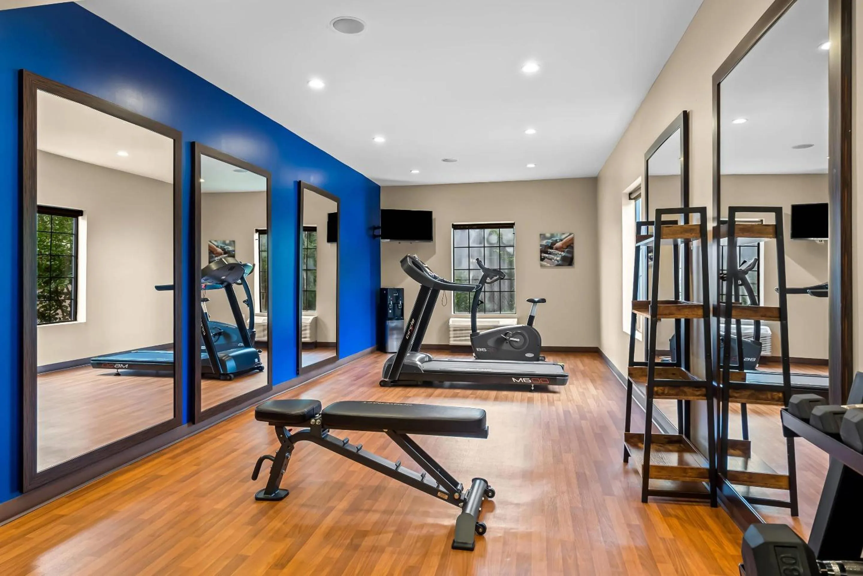 Fitness centre/facilities in Comfort Suites near Camp Lejeune