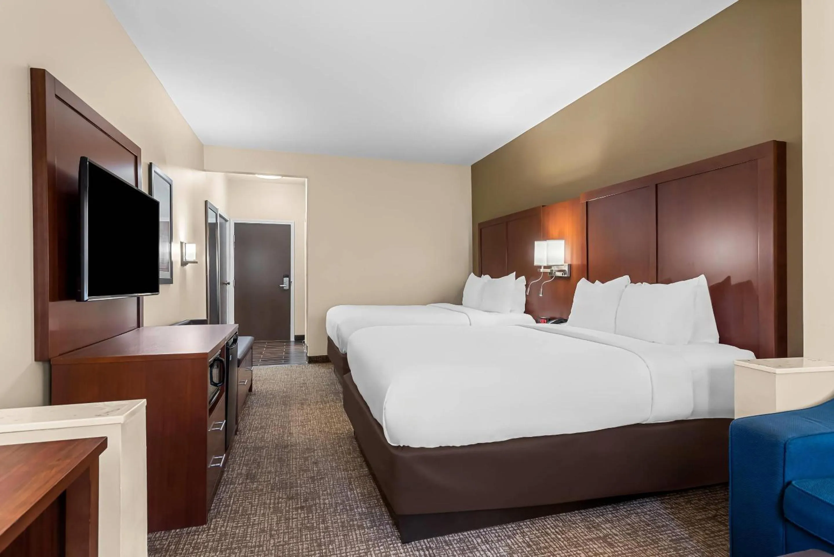 Bedroom, Bed in Comfort Suites near Camp Lejeune